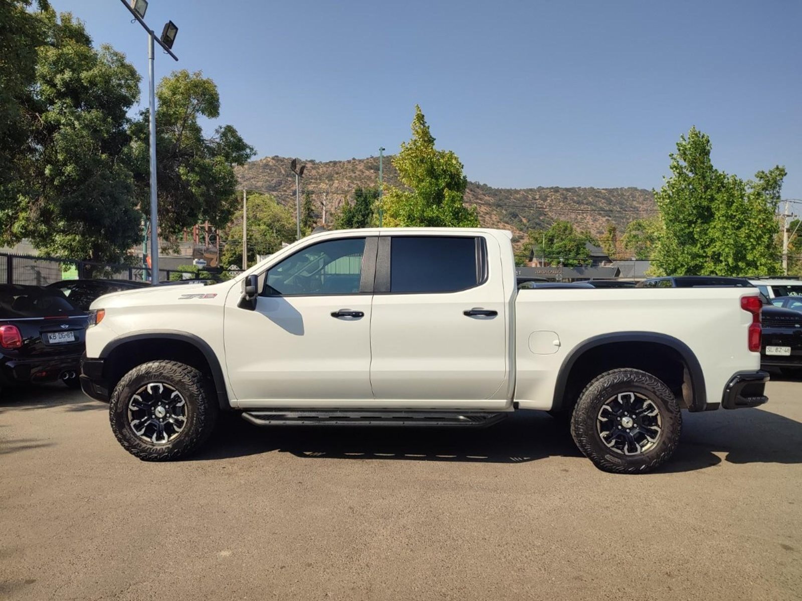 Chevrolet SILVERADO ZR2 6.2L 4WD 2023 - Imagen 4 de 17