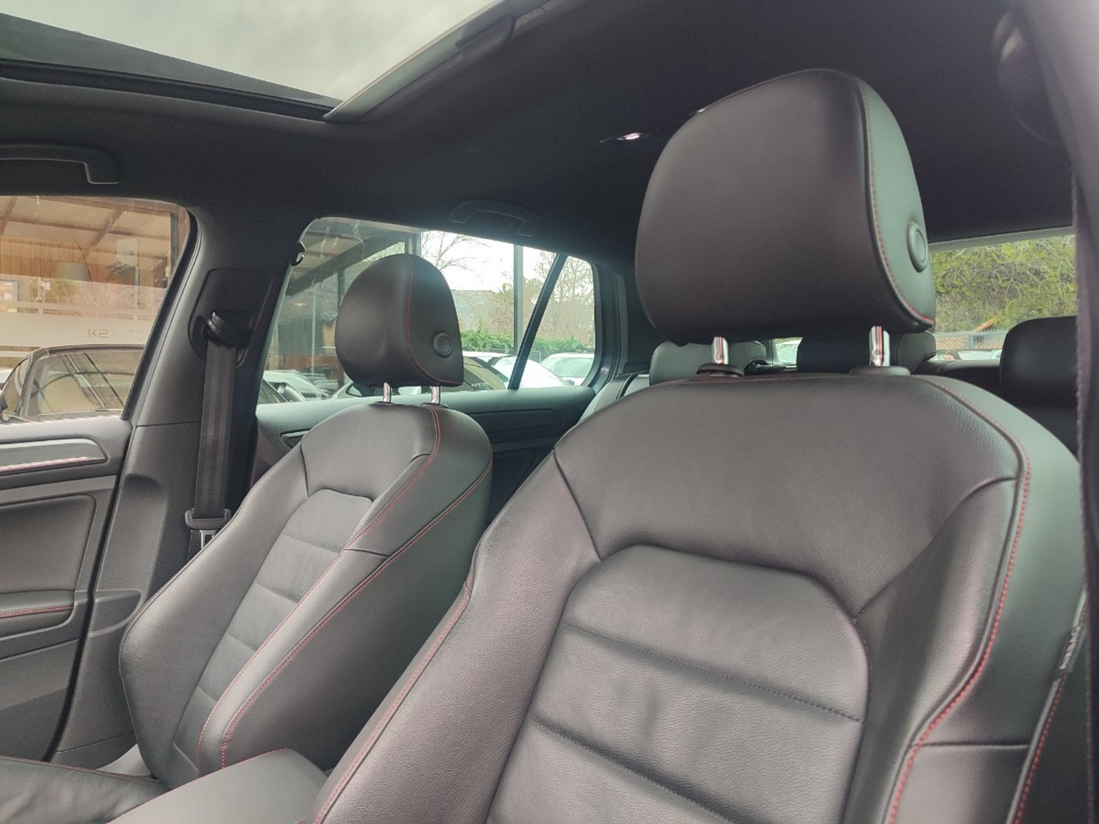 Volkswagen GOLF GTI 2.0 TSI DSG 2020 - Imagen 13 de 17
