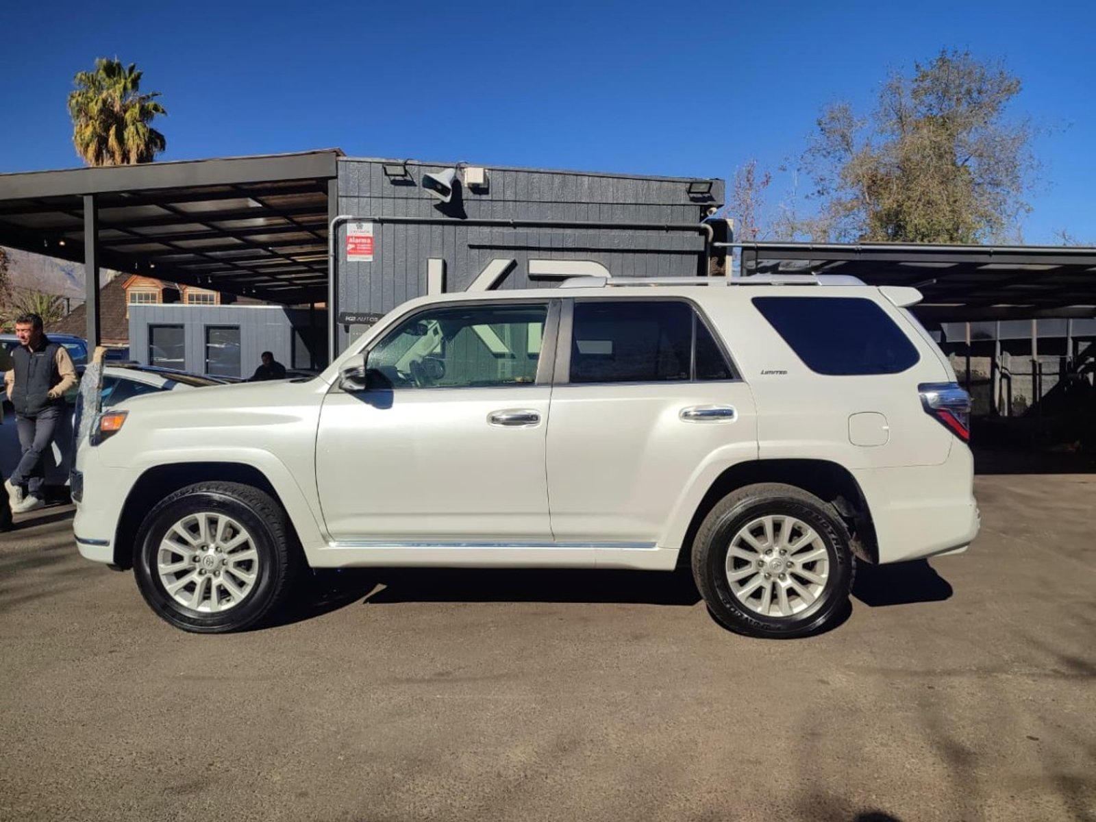 TOYOTA 4 RUNNER LIMITED 4.0 4X4 2024 - Foto 4 de 18
