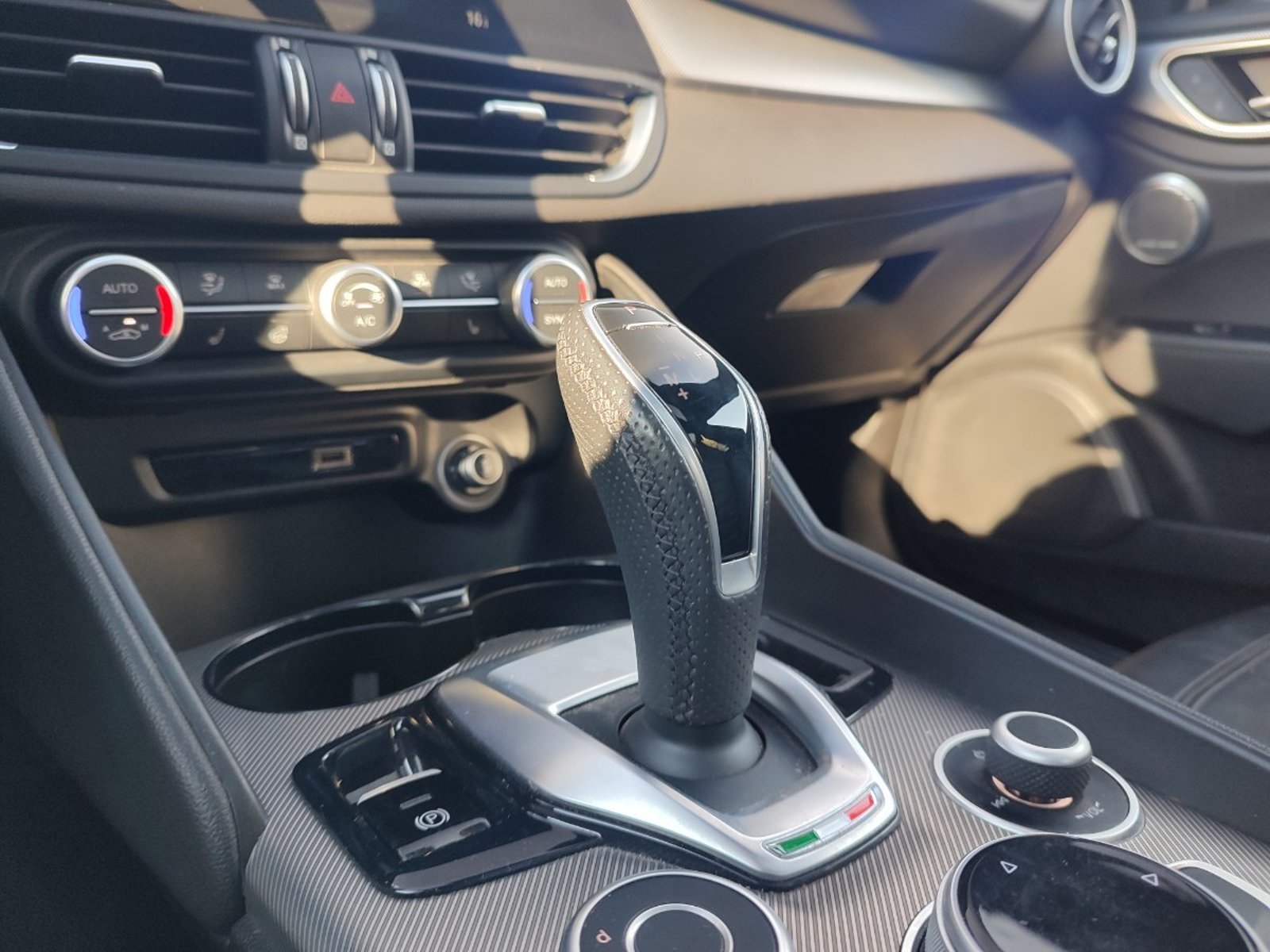 ALFA ROMEO GIULIA VELOCE 2.0 TURBO 280 HP 2024 - Imagen 11 de 19