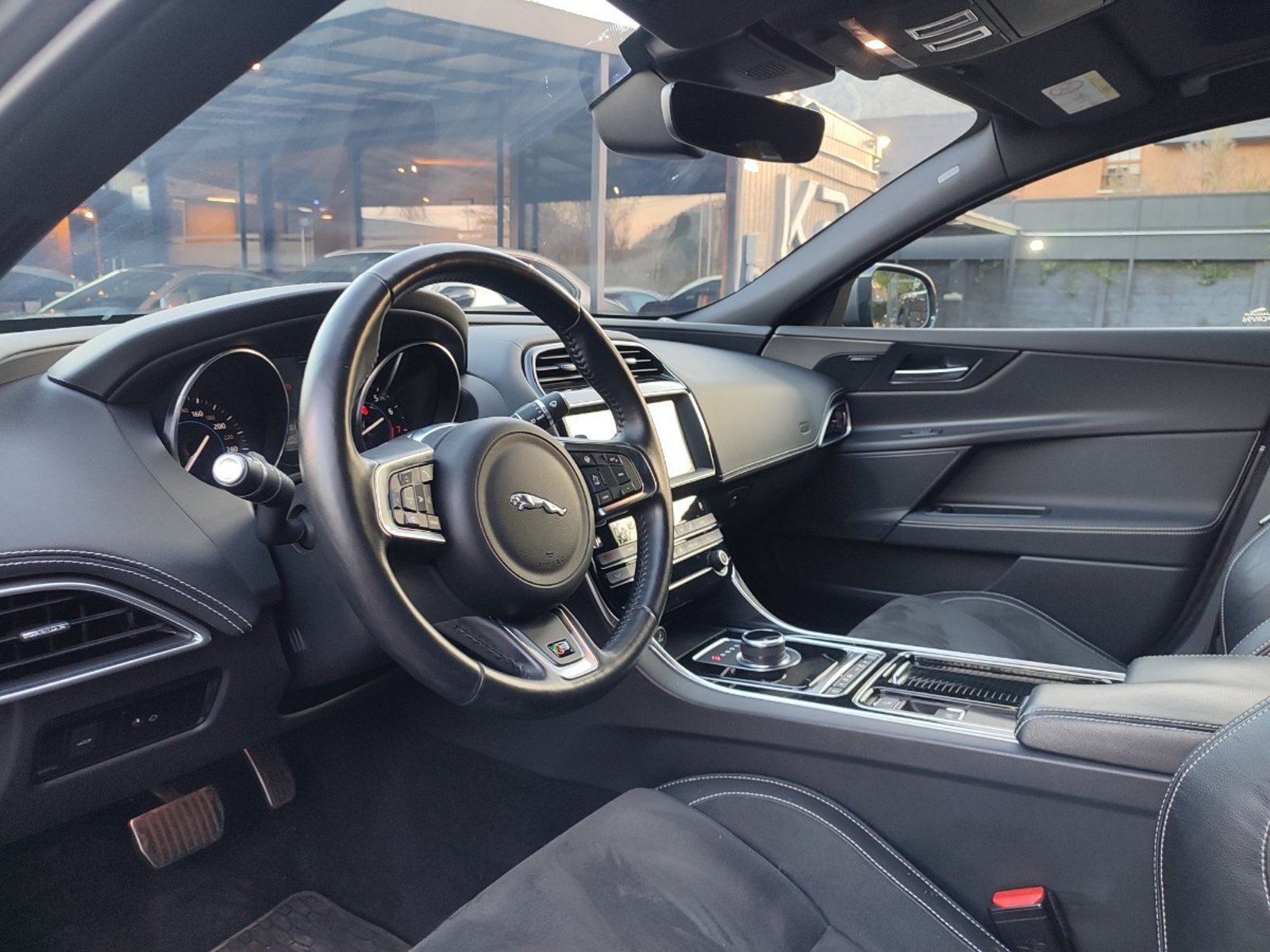 Jaguar XE S/C 3.0 S AT 2020 - Imagen 10 de 16