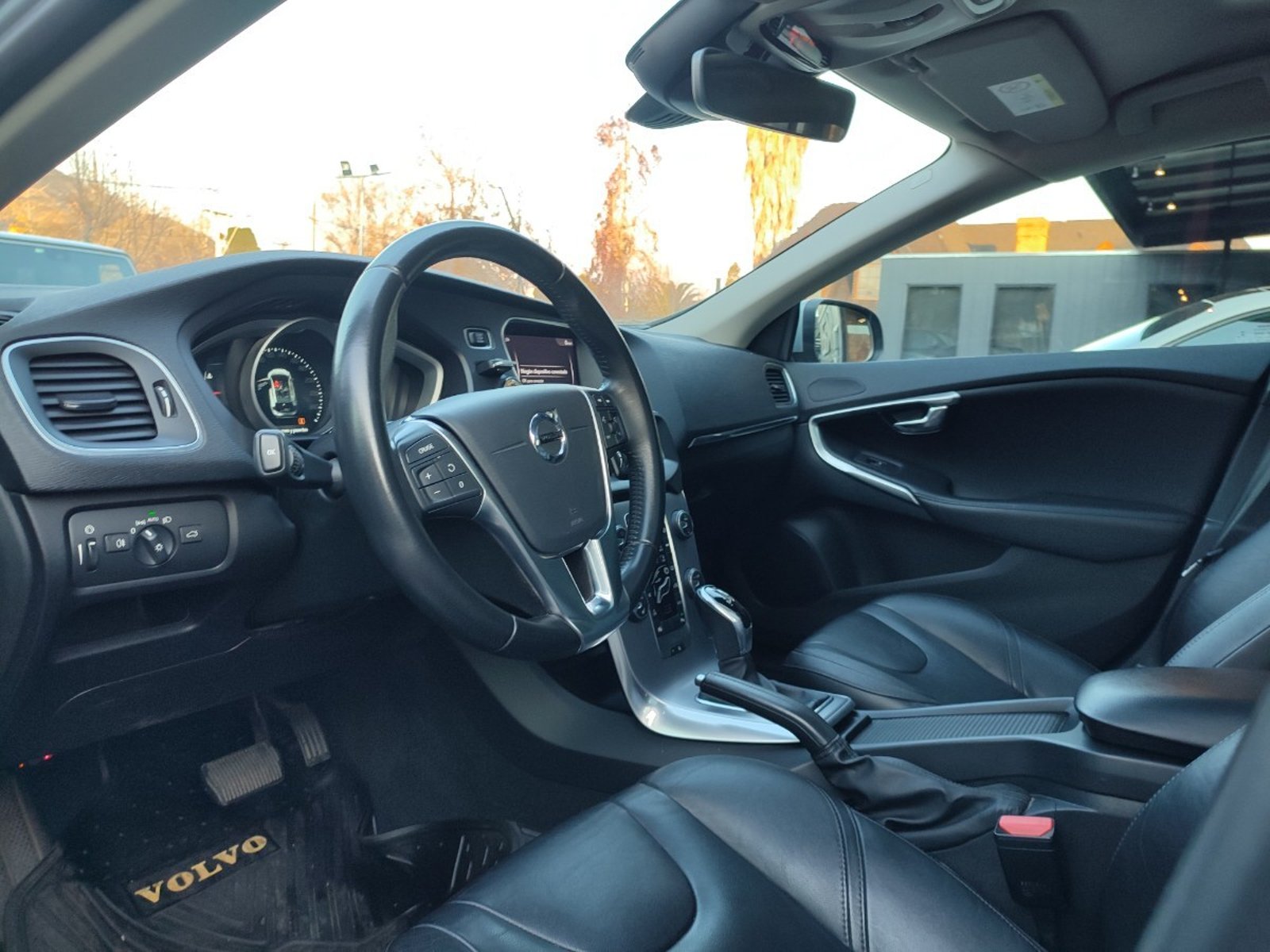 VOLVO V40 T5 2.0 INSCRIPTION AT 2019 - Imagen 11 de 17