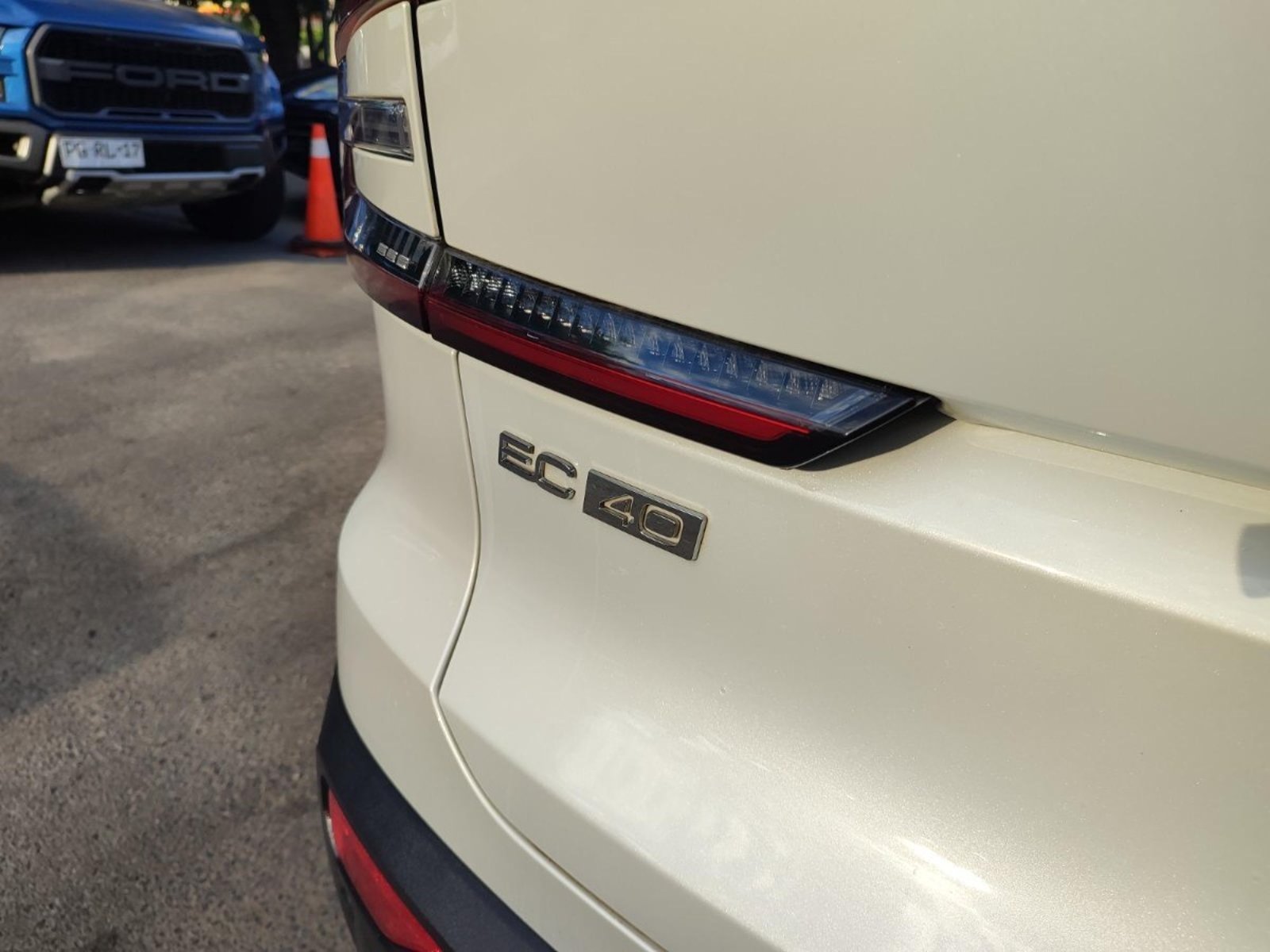 VOLVO EC40 P6 BEV 69 KWH RECHARGE 2025 - Imagen 9 de 17