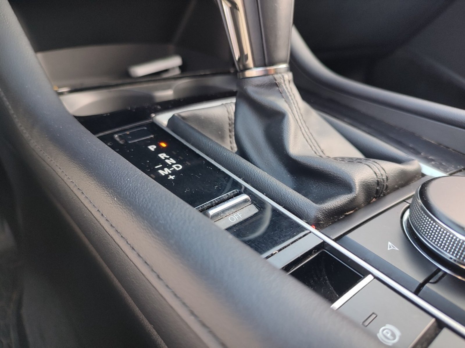 Mazda 3 SPORT HB 2.0 CORE AT 2024 - Imagen 13 de 17