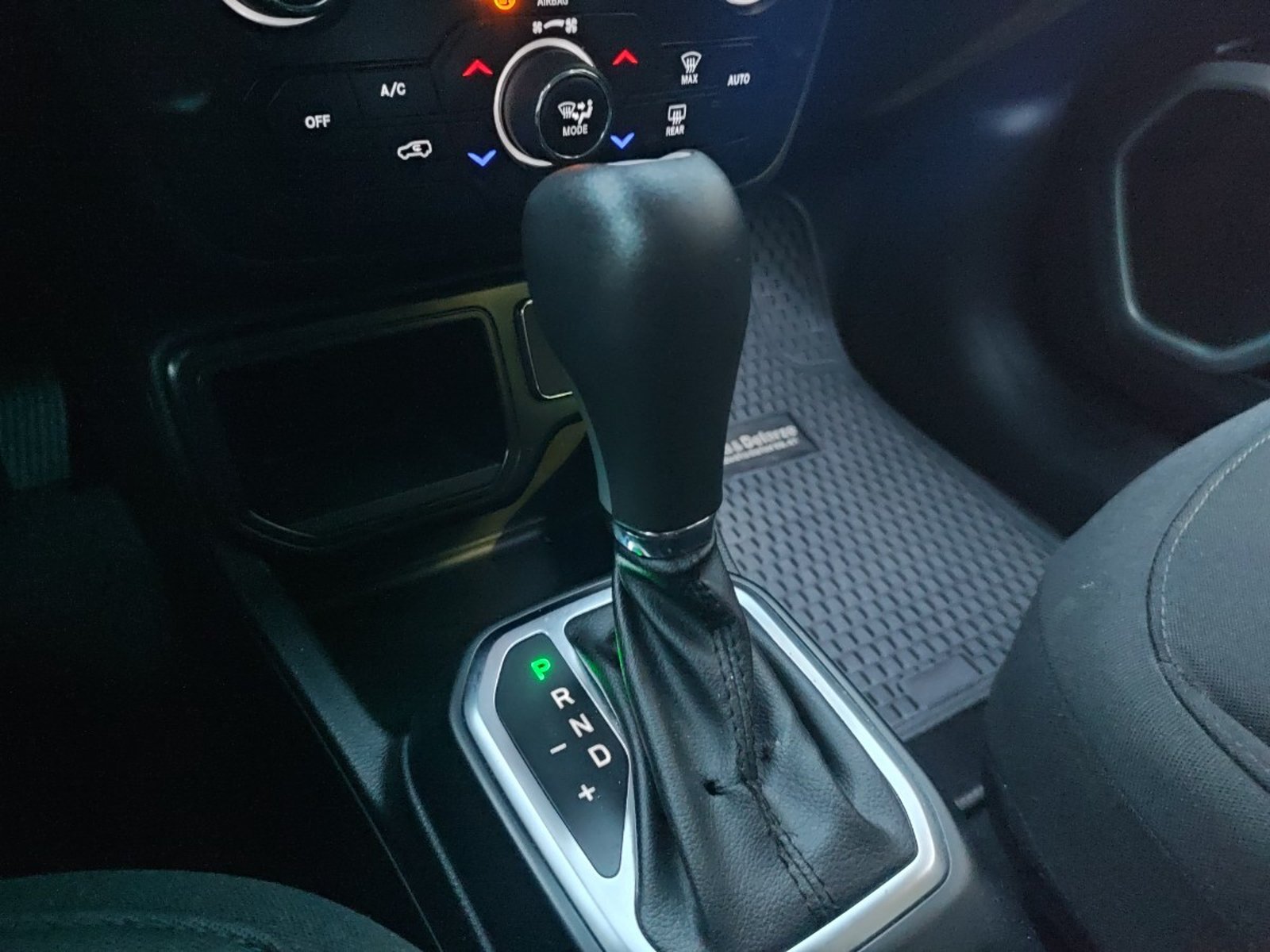 Jeep RENEGADE LX SPORT 1.8 AT 2022 - Imagen 13 de 16