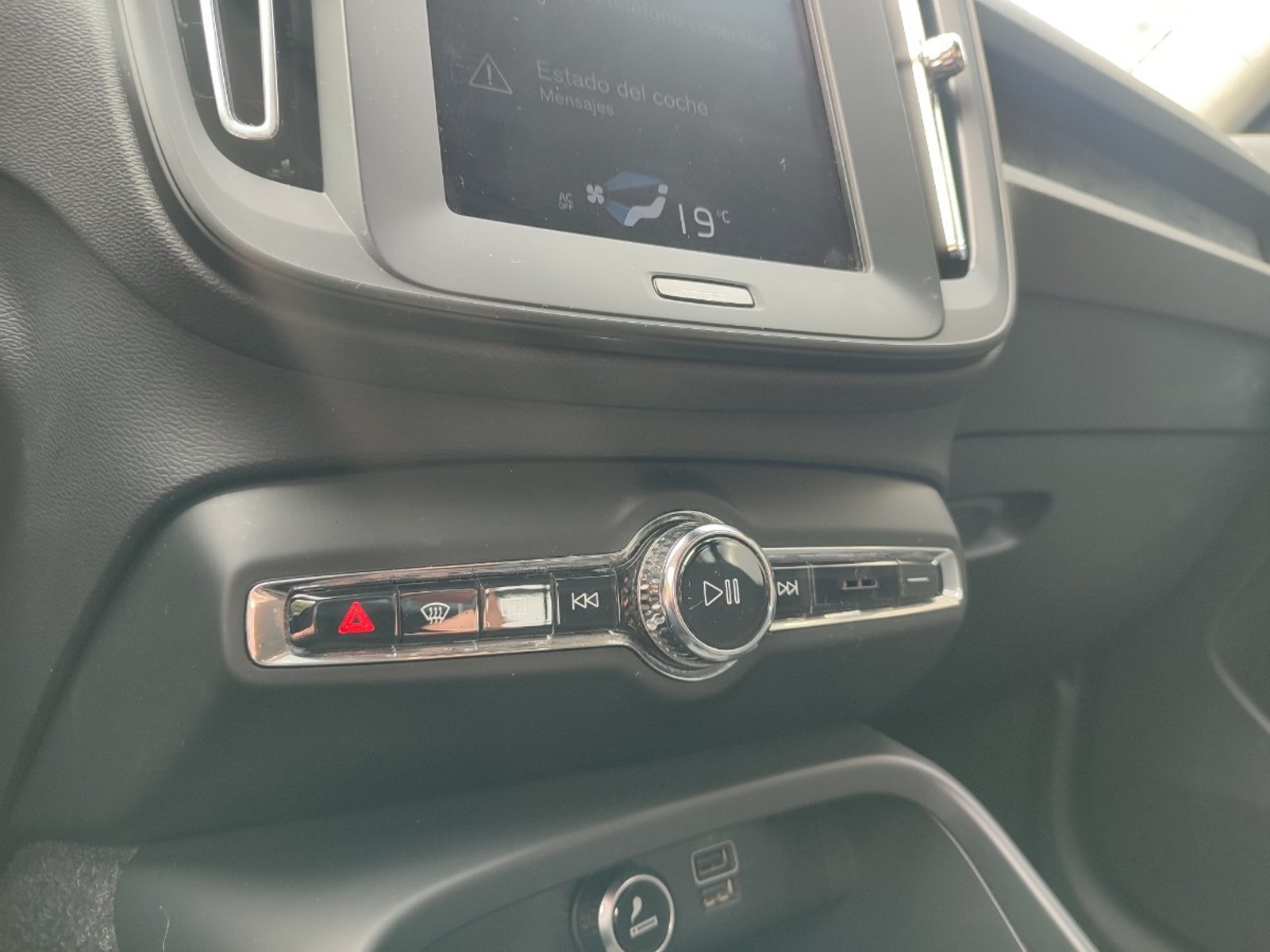 Volvo XC40 T4 KINECT 2.0 AT 2020 - Imagen 15 de 17