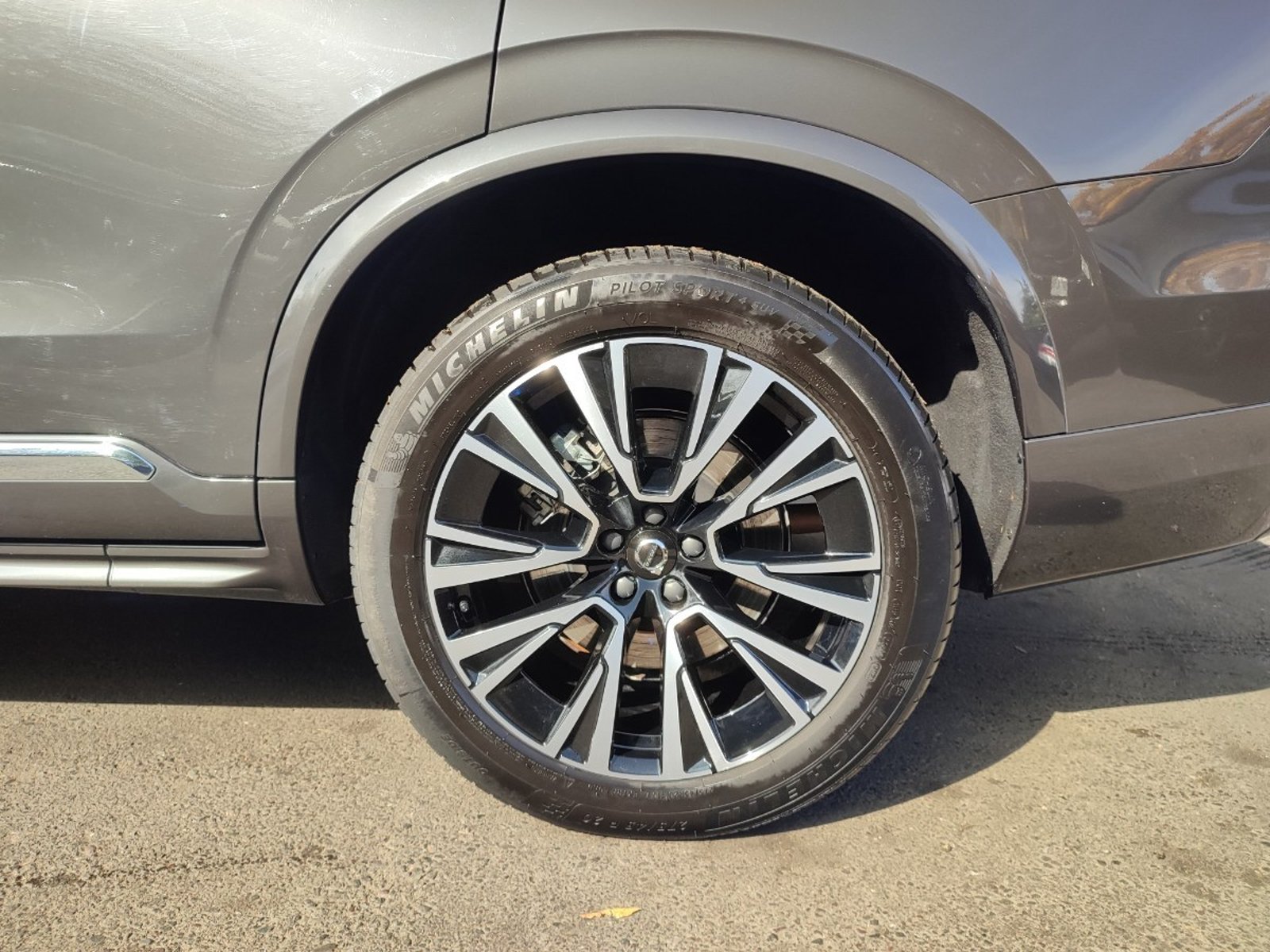 VOLVO XC90 T8 PLUS MHEV 2.0 4X4 2024 - Foto 5 de 17