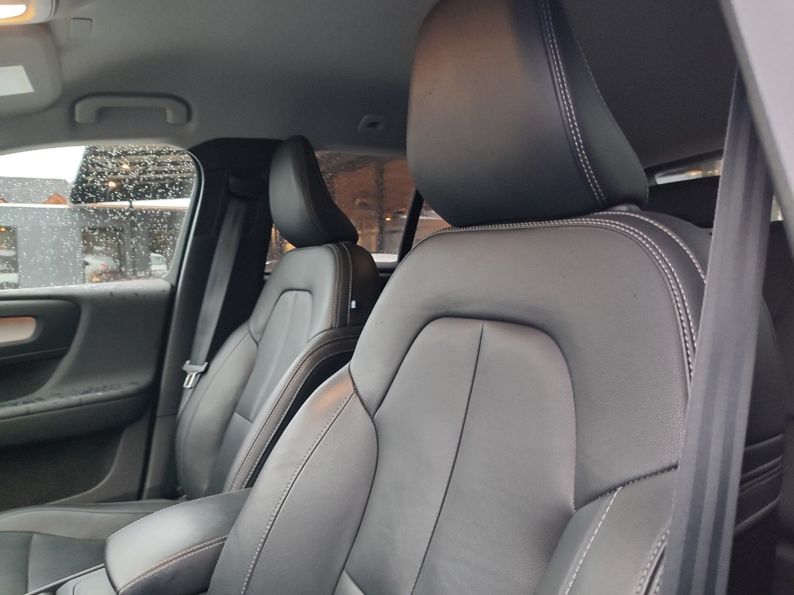 Volvo XC40 B4 PLUS 2.0 MHEV 2024 - Imagen 13 de 17