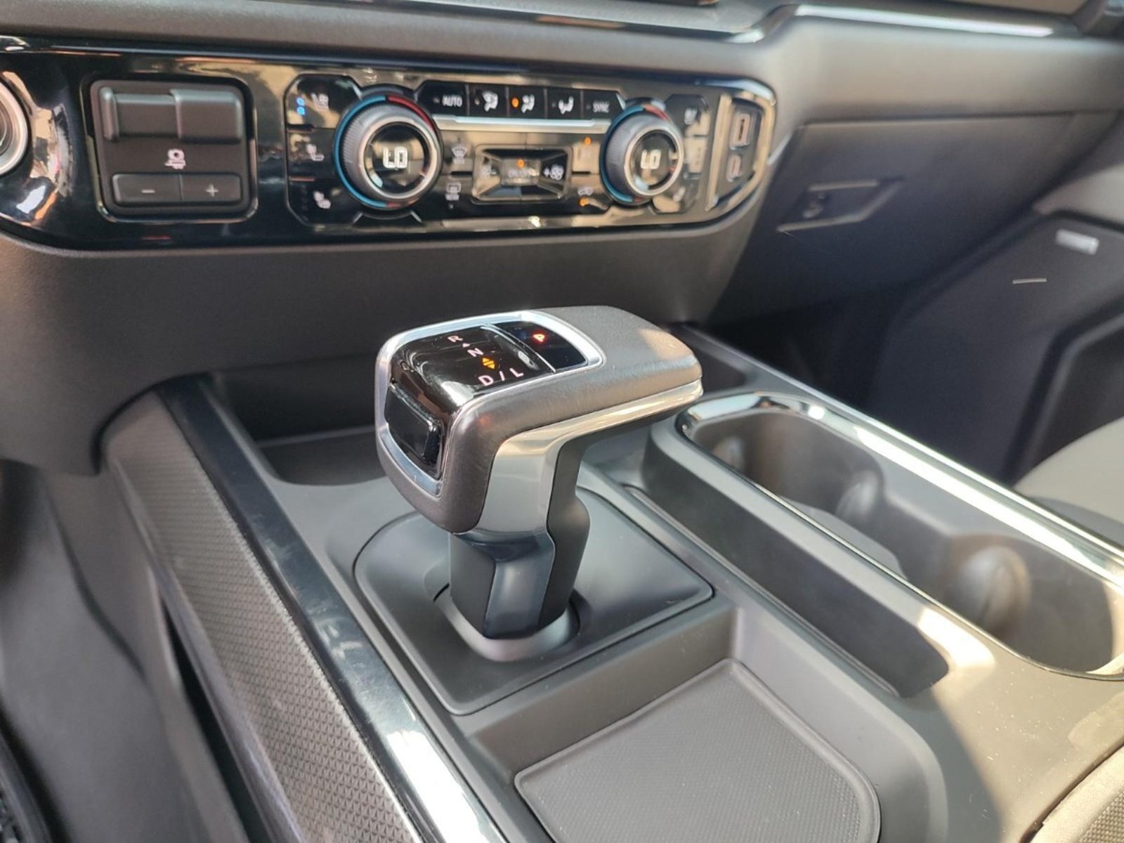 Chevrolet SILVERADO ZR2 6.2L 4WD 2023 - Imagen 14 de 17