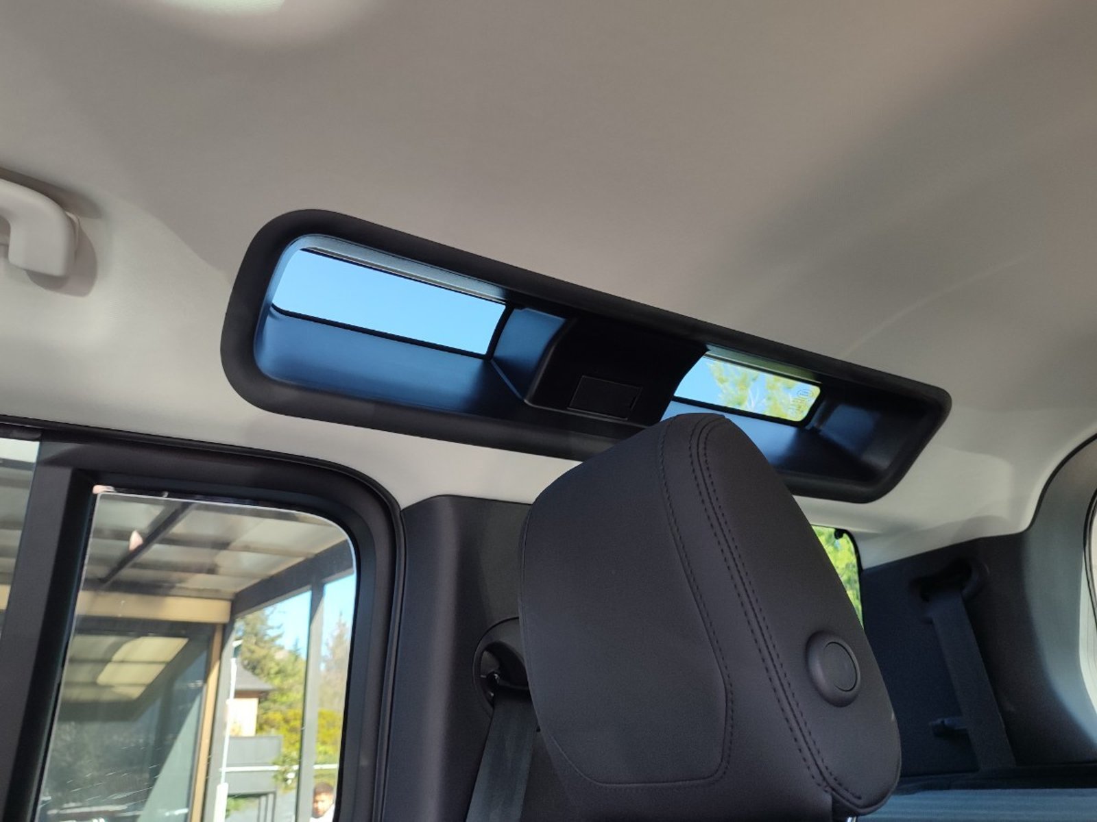 Land Rover DEFENDER X-DYNAMIC S 3.0 4WD 2023 - Imagen 14 de 19