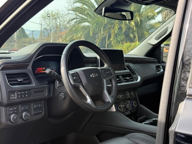 Chevrolet SUBURBAN Z71 5.3 4WD 2023 - Imagen 9 de 17
