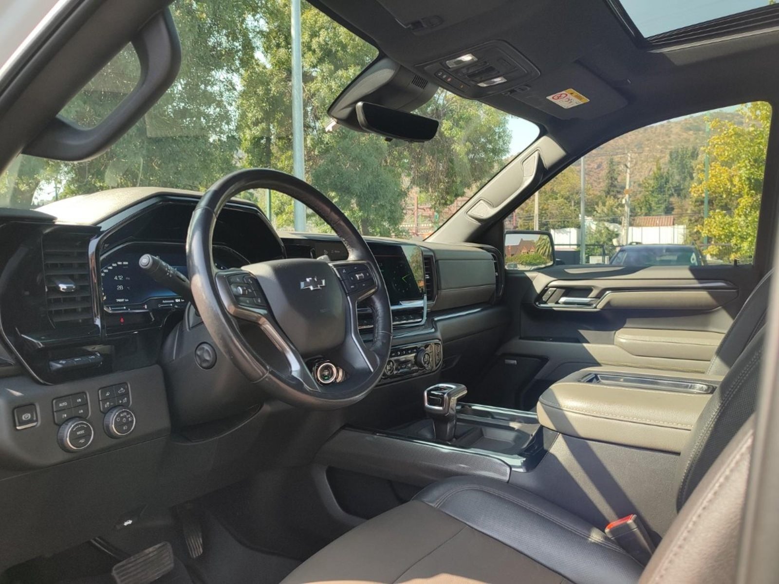 Chevrolet SILVERADO ZR2 6.2L 4WD 2023 - Imagen 11 de 17
