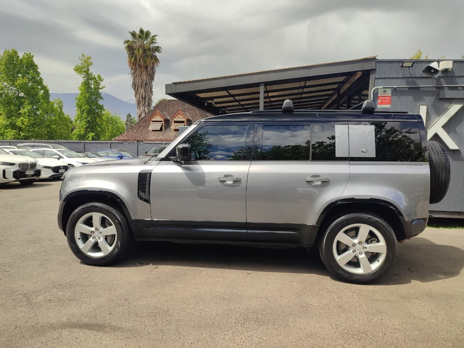 Land Rover DEFENDER X-DYNAMIC S 3.0 4WD 2024 - Foto 5 de 16