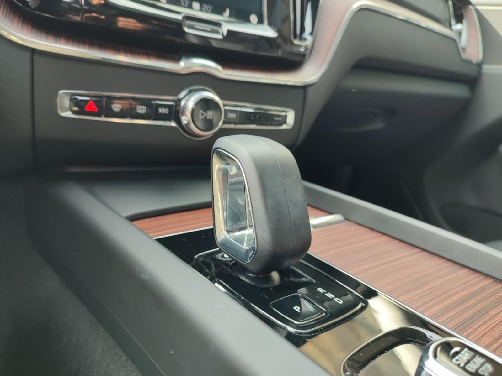 Volvo XC60 II B5 PLUS 4X4 2.0 2025 - Imagen 15 de 18