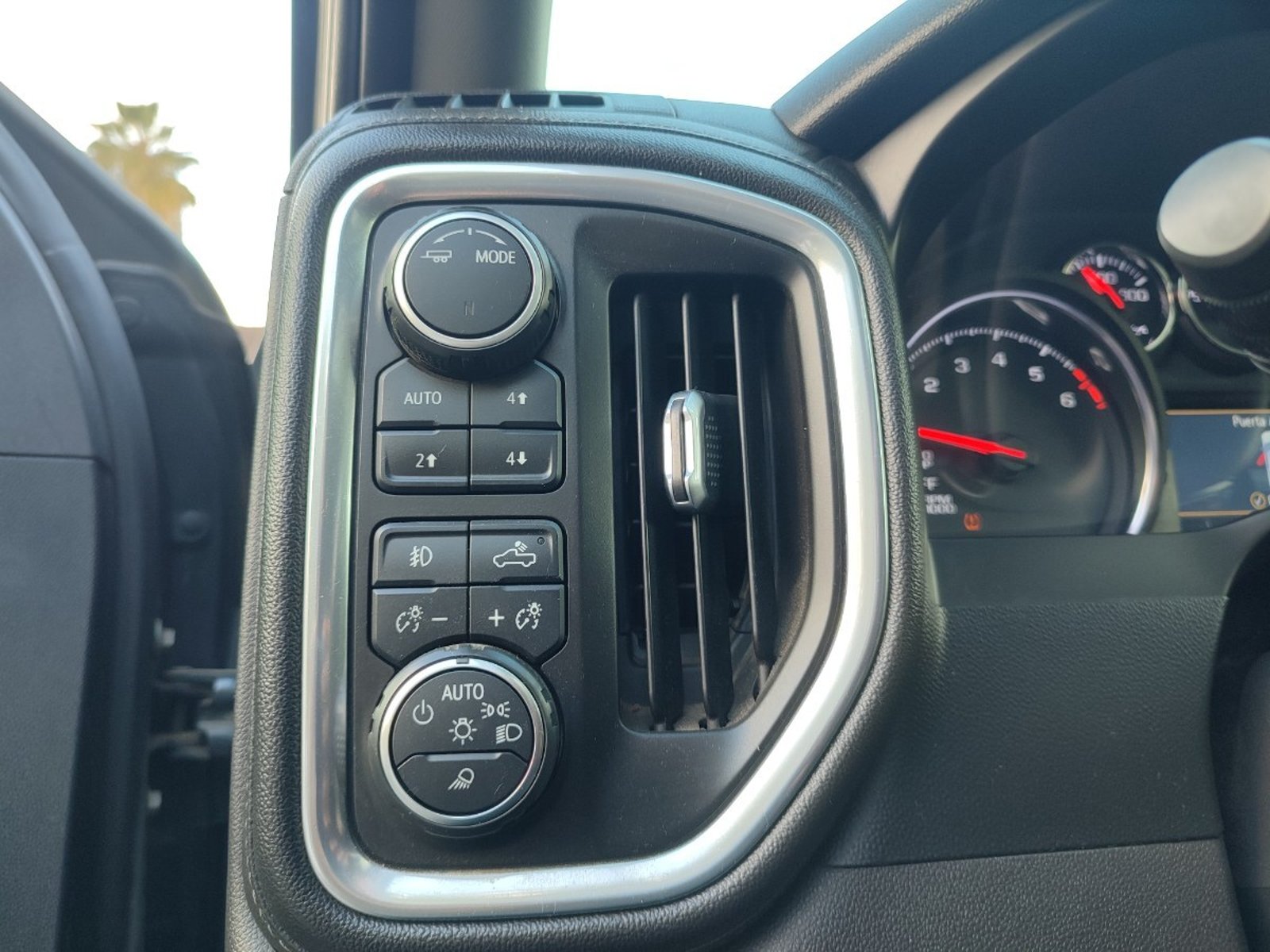 Chevrolet SILVERADO LT TRAILBOSS 5.3 4X4 2020 - Imagen 17 de 18