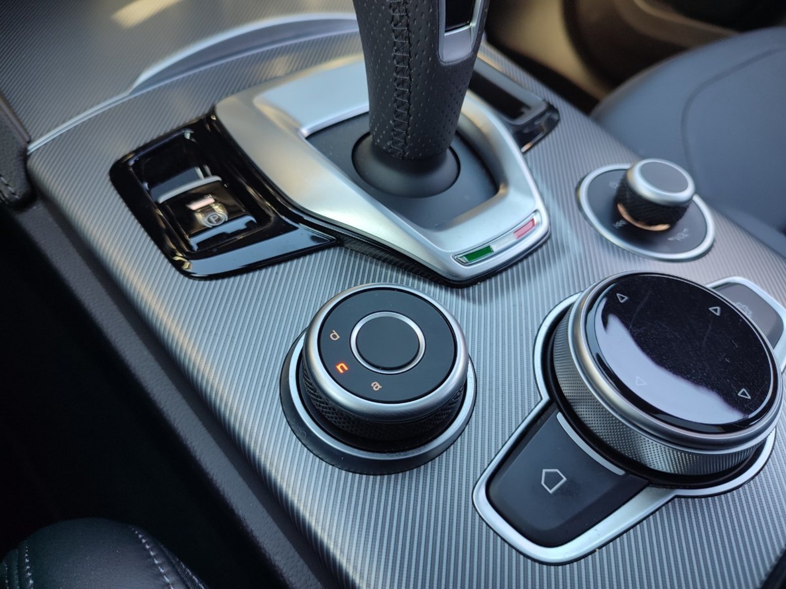 ALFA ROMEO STELVIO VELOCE 2.0 TURBO 280 HP 2025 - Imagen 18 de 19