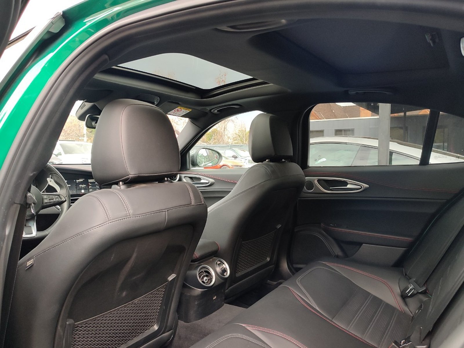 Alfa Romeo GIULIA VELOCE 2.0 TURBO 280 HP 2025 - Imagen 8 de 17