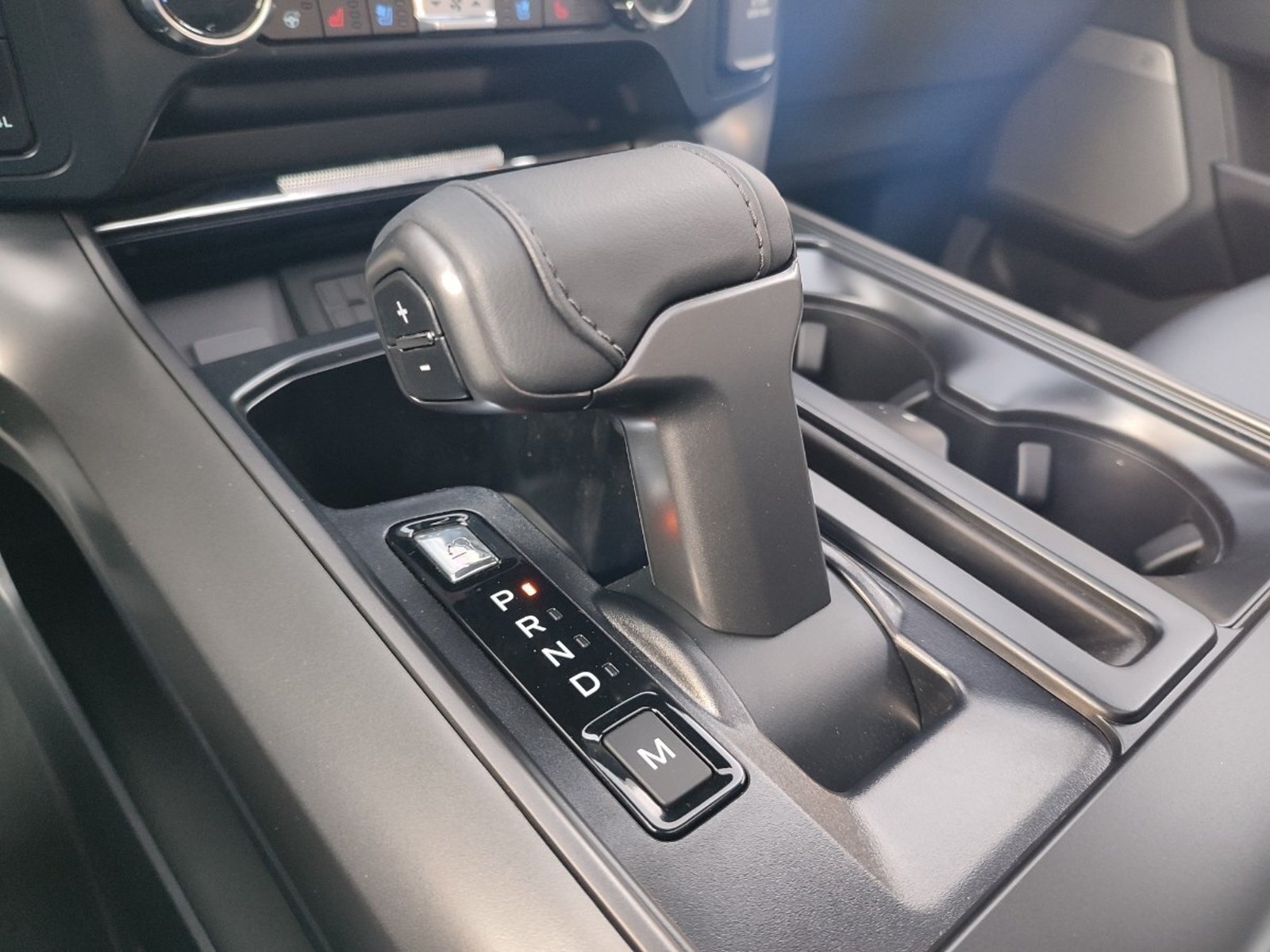 Ford F-150 LARIAT BLACK 5.0 V8 4X4 2026 - Imagen 11 de 14