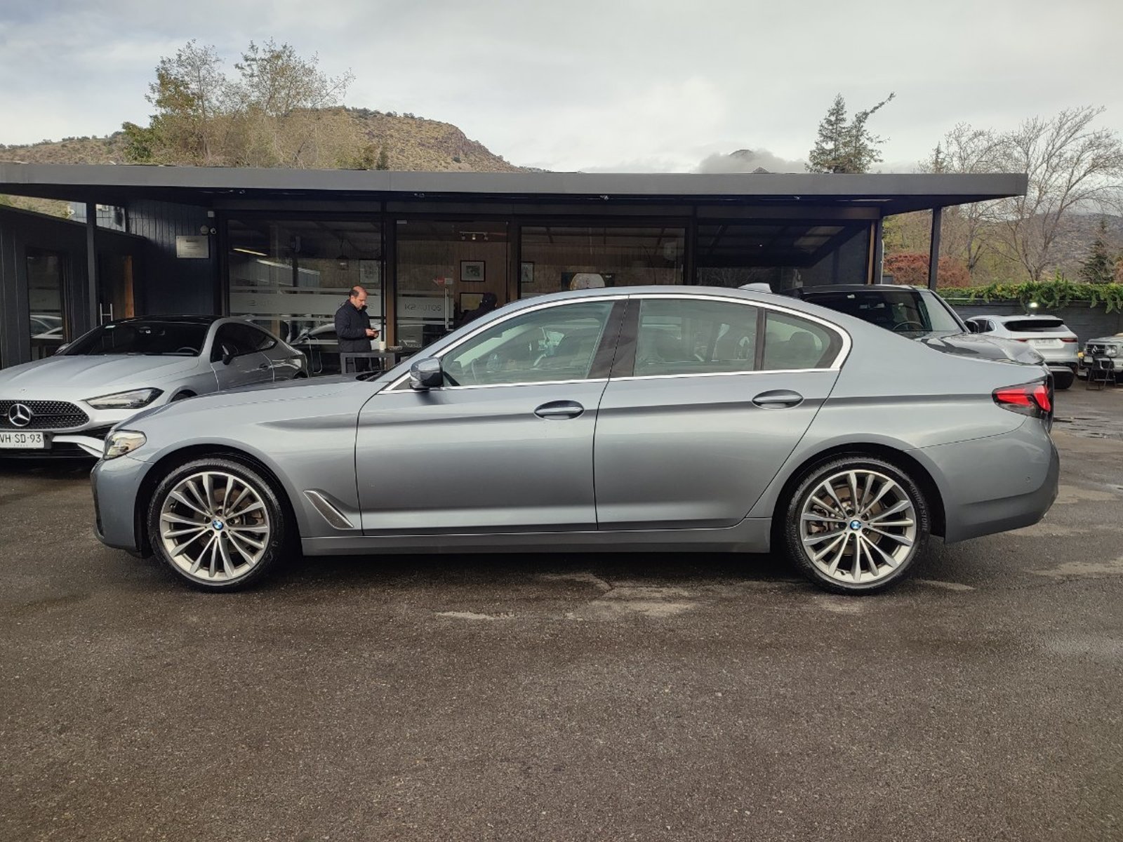 BMW 520D HERITAGE 2.0 AT 2022 - Foto 4 de 15