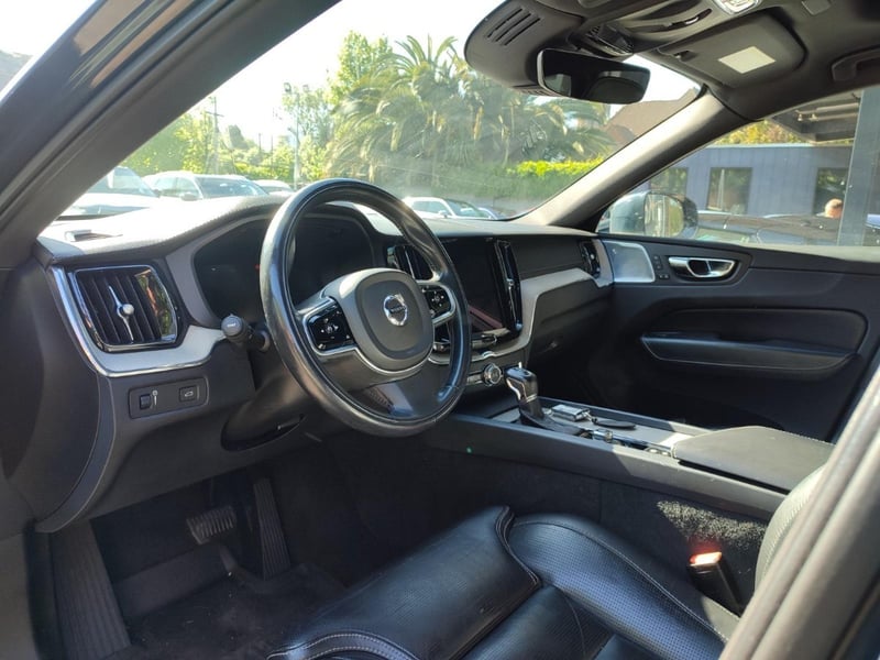 Volvo XC60 D5 INSCRIPTION 2.0 4WD 2018 - Imagen 9 de 17