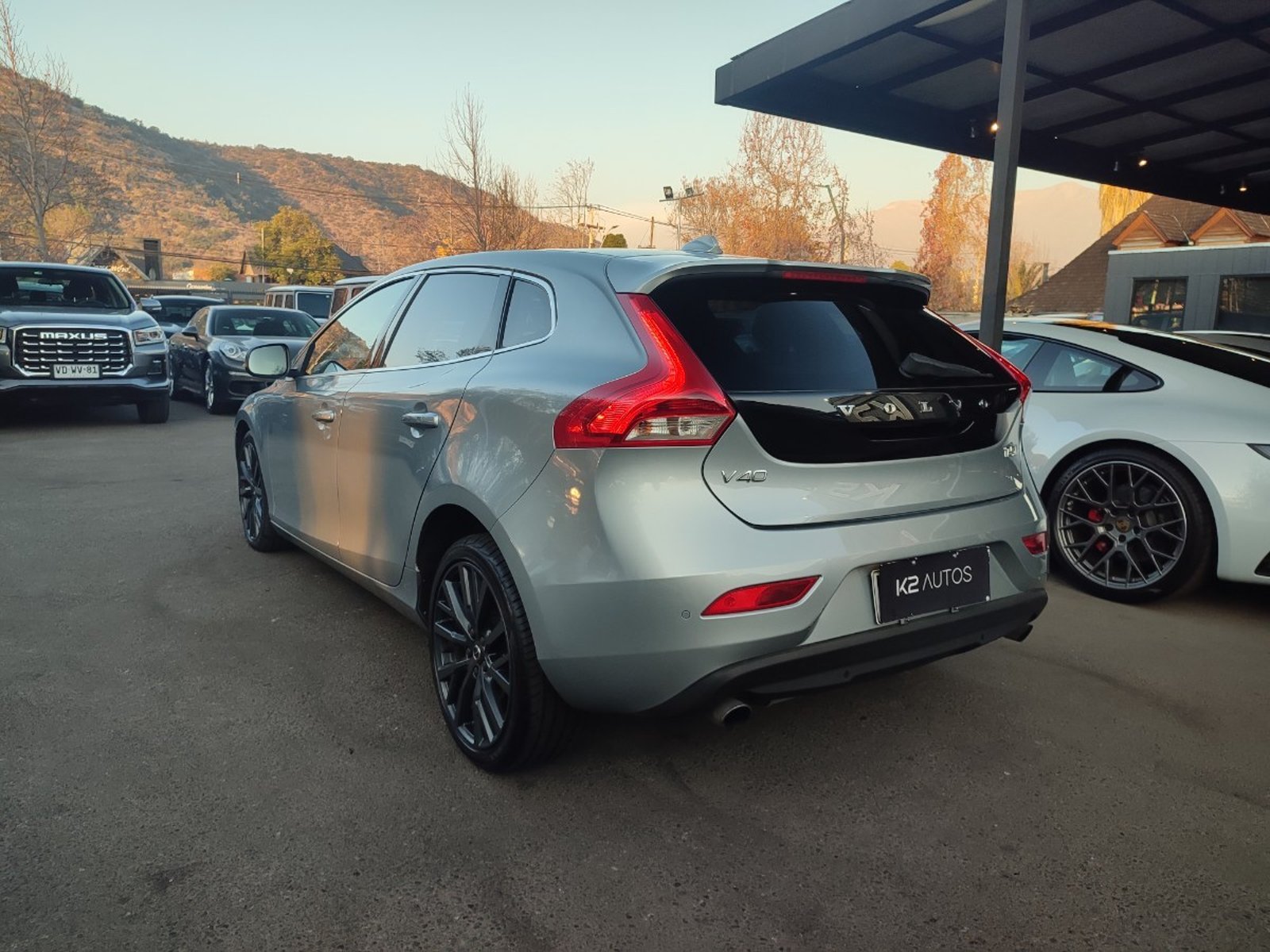 VOLVO V40 T5 2.0 INSCRIPTION AT 2019 - Imagen 6 de 17