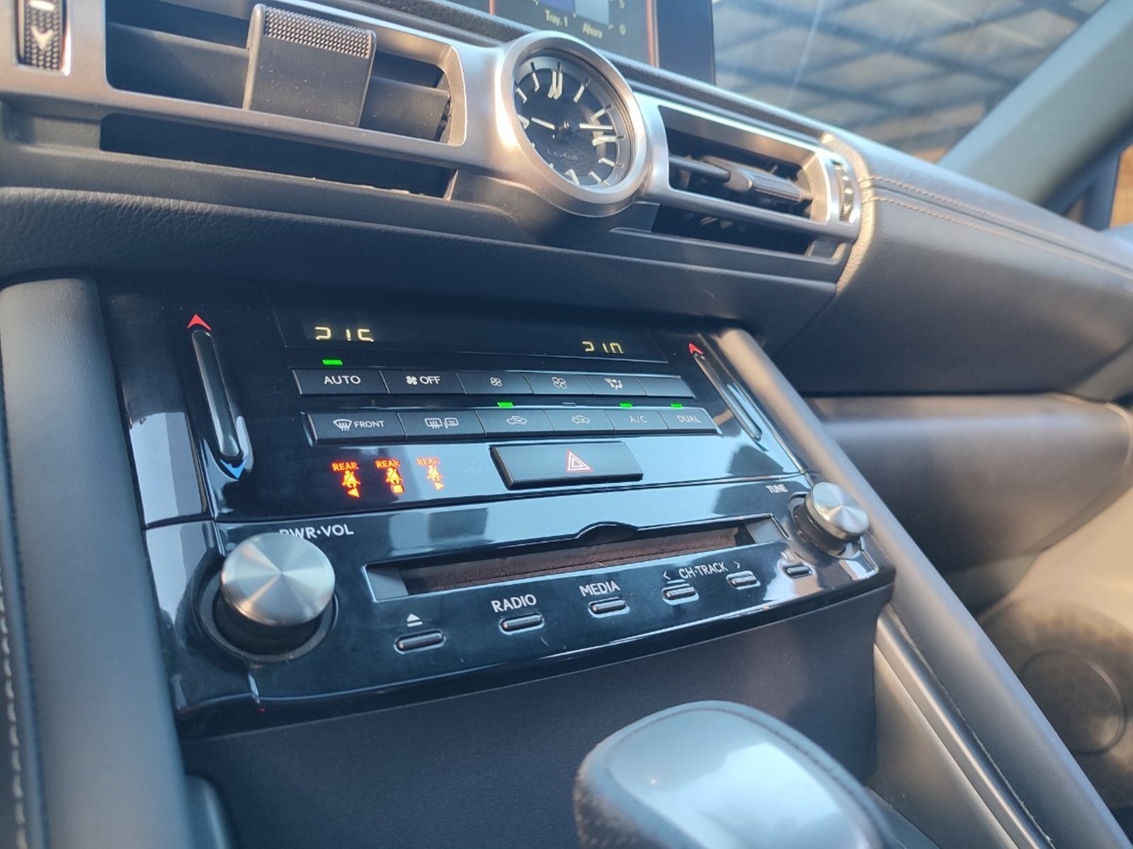 Lexus IS 300 F SPORT 2.0 2022 - Imagen 16 de 18