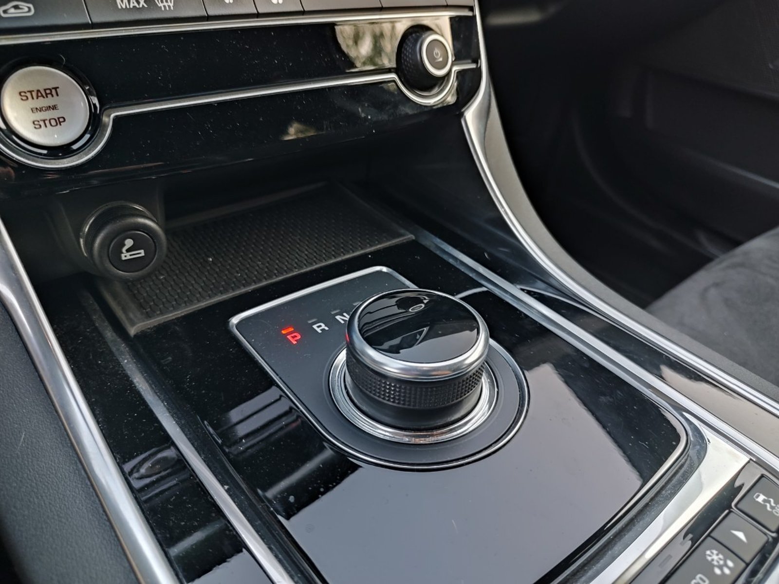 Jaguar XE S/C 3.0 S AT 2020 - Imagen 13 de 16