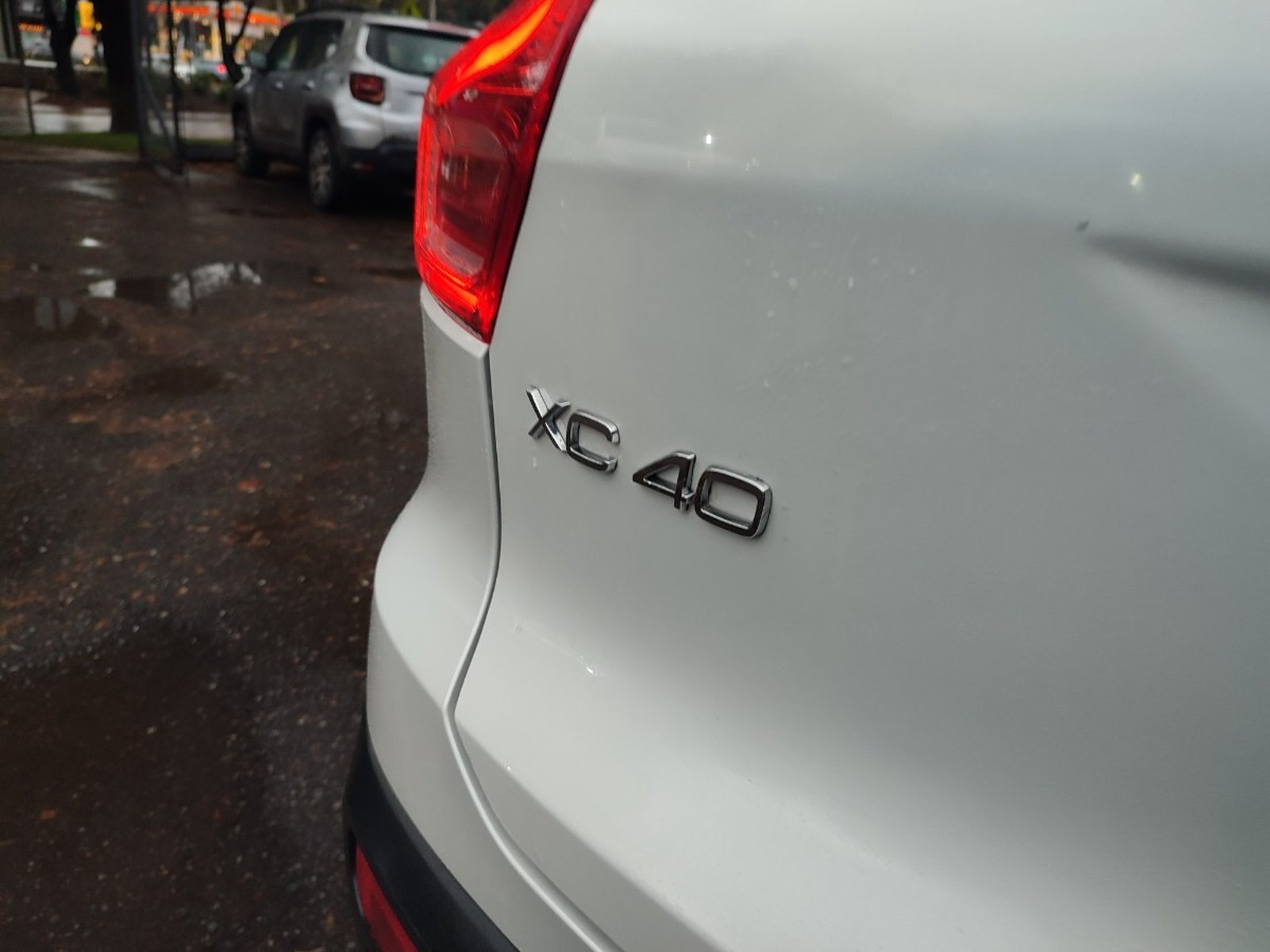 Volvo XC40 B4 PLUS 2.0 MHEV 2024 - Imagen 8 de 17