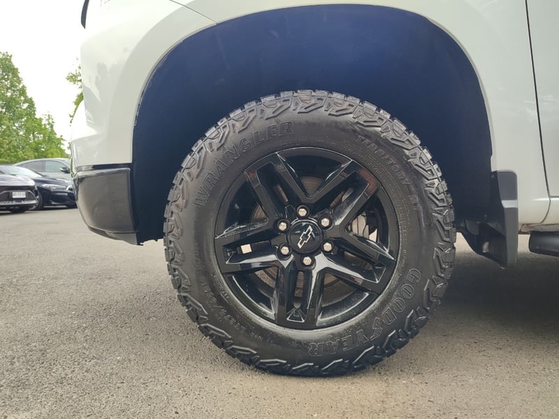 Chevrolet SILVERADO LT TRAILBOSS 5.3 4X4 2024 - Imagen 4 de 17