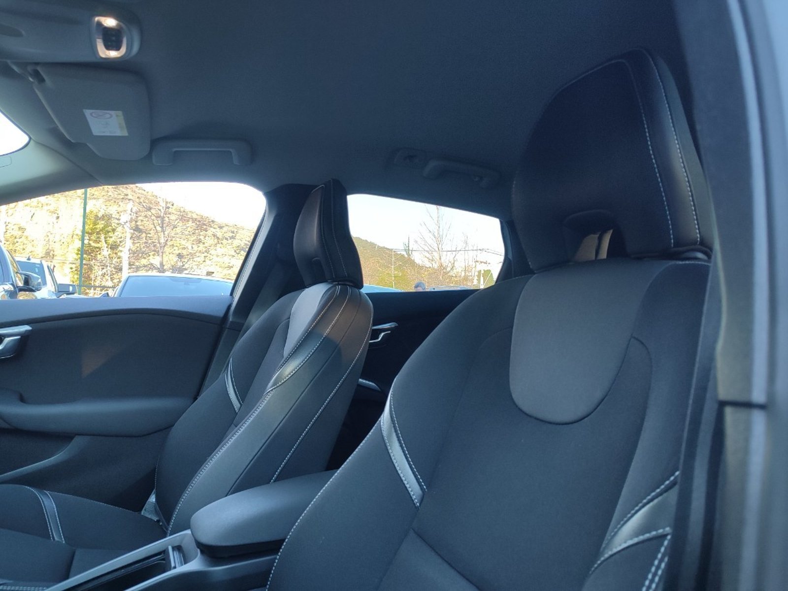 Volvo V40 T4 MOMENTUM PLUS 2.0 FWD 2020 - Imagen 12 de 17
