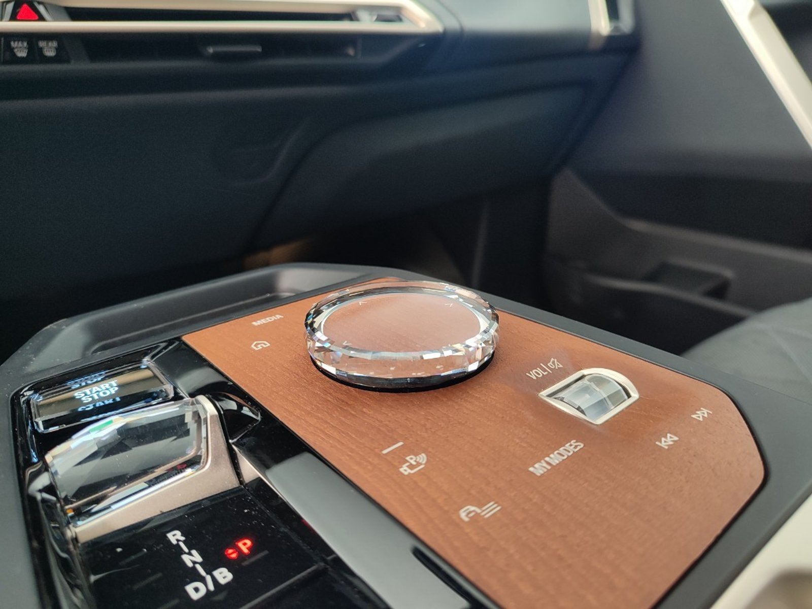 BMW IX XDRIVE 40 ATELIER 4WD 2023 - Imagen 16 de 18