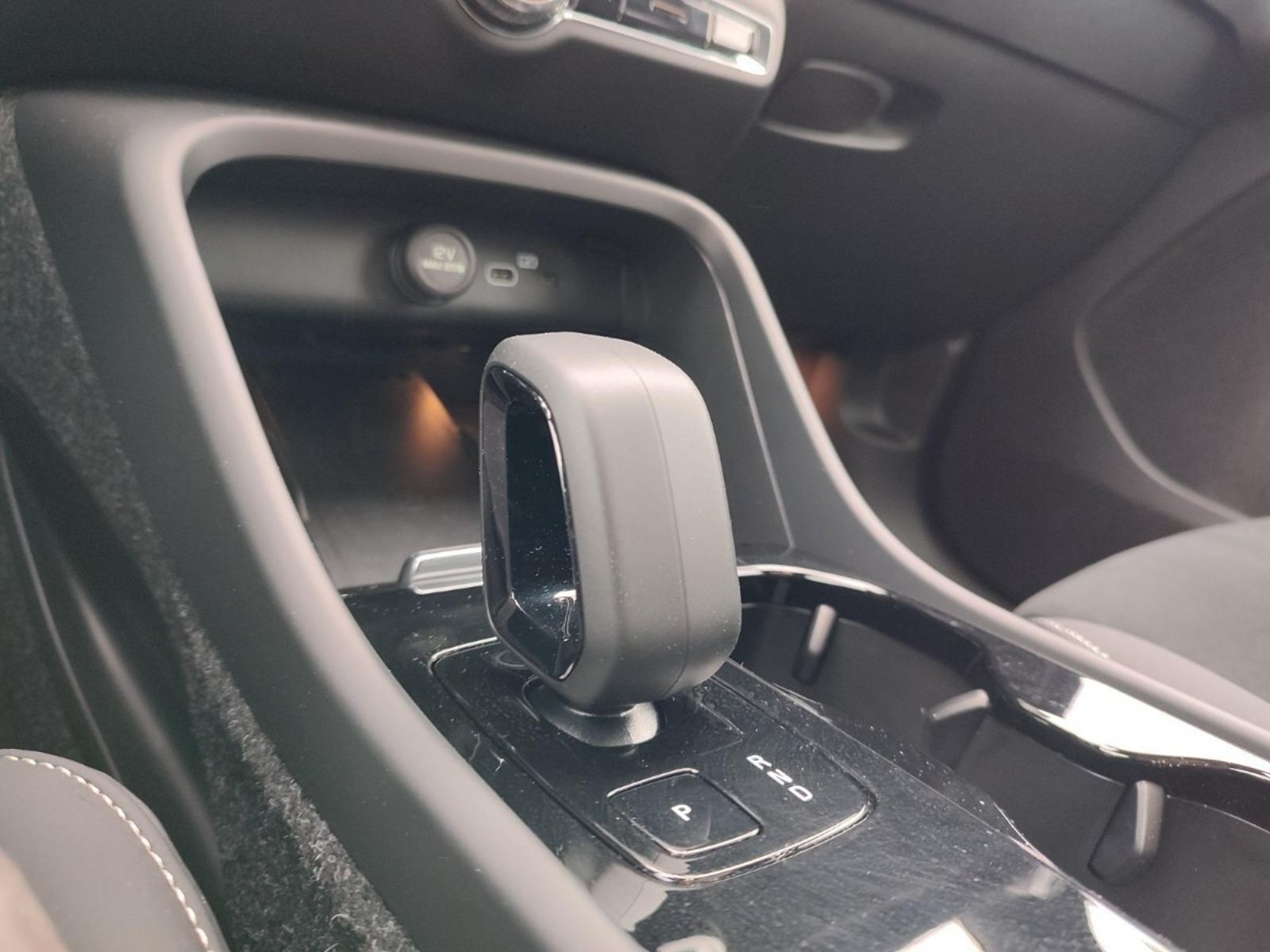 VOLVO EC40 P8 RECHARGE BEV 4WD 2025 - Imagen 14 de 17