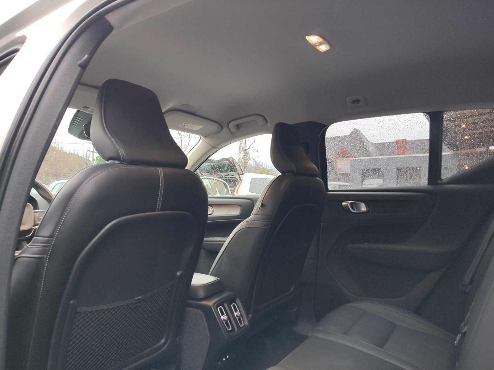Volvo XC40 B4 PLUS 2.0 MHEV 2024 - Imagen 10 de 17