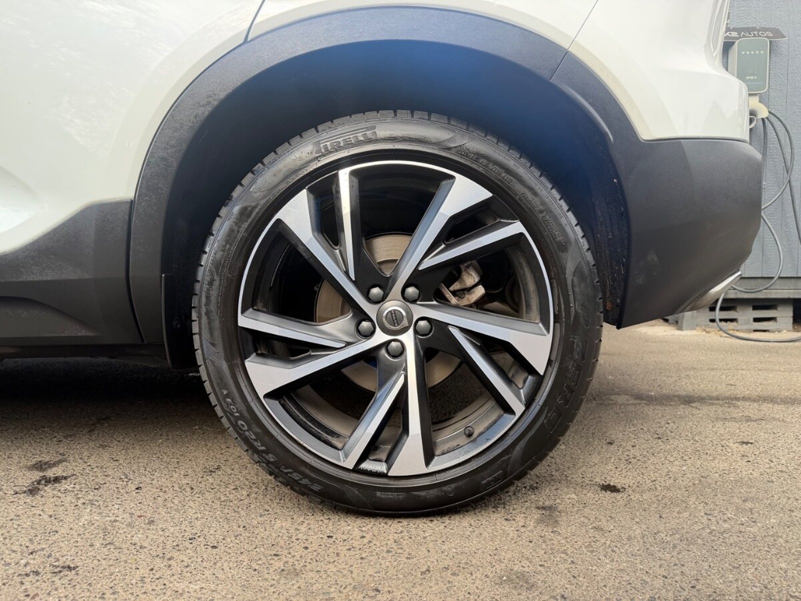 VOLVO XC40 T5 R-DESIGN PLUS 2.0 AWD 2020 - Foto 4 de 17