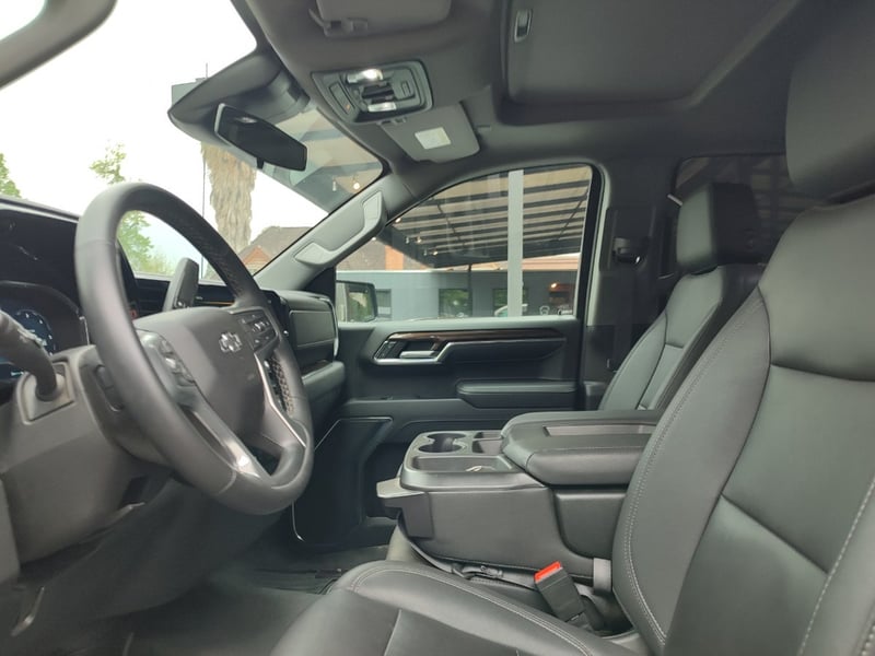 Chevrolet SILVERADO LT TRAILBOSS 5.3 4X4 2023 - Imagen 11 de 17