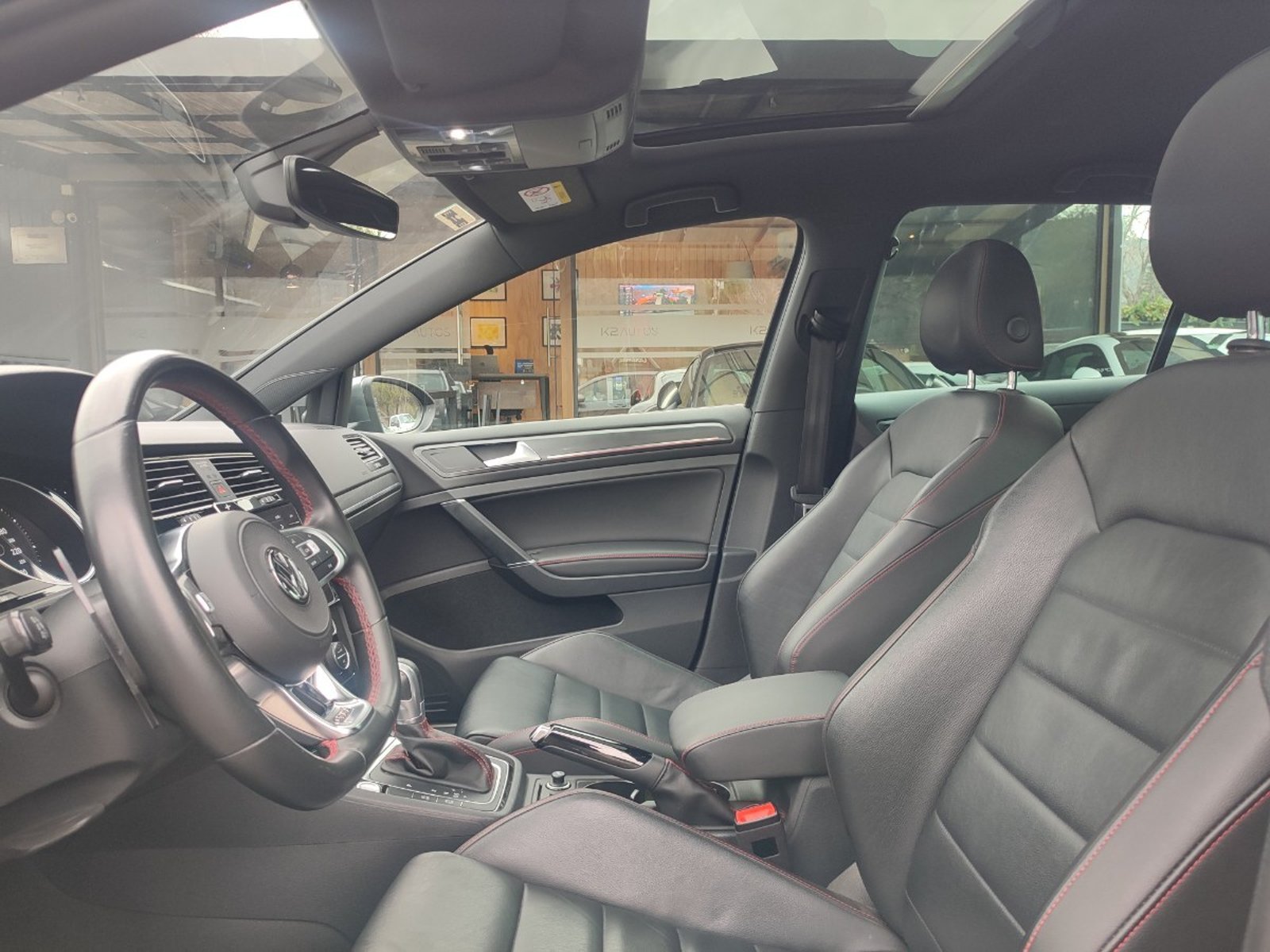 Volkswagen GOLF GTI 2.0 TSI DSG 2020 - Imagen 12 de 17