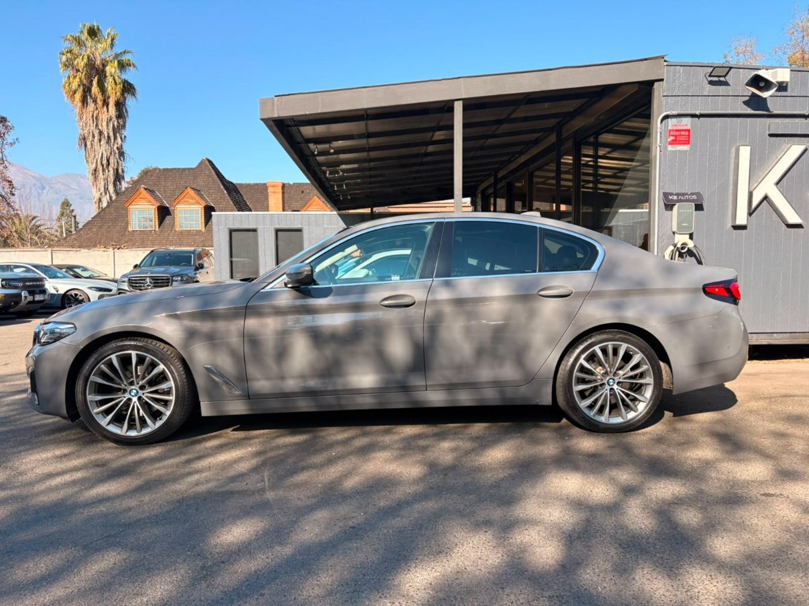 BMW 520D HERITAGE 2.0 AT 2021 - Foto 4 de 17