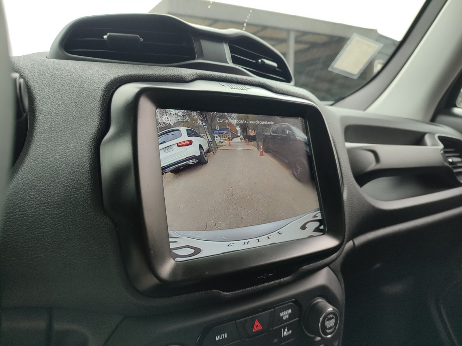 Jeep RENEGADE LONGITUDE 1.3T AT 2024 - Imagen 16 de 17