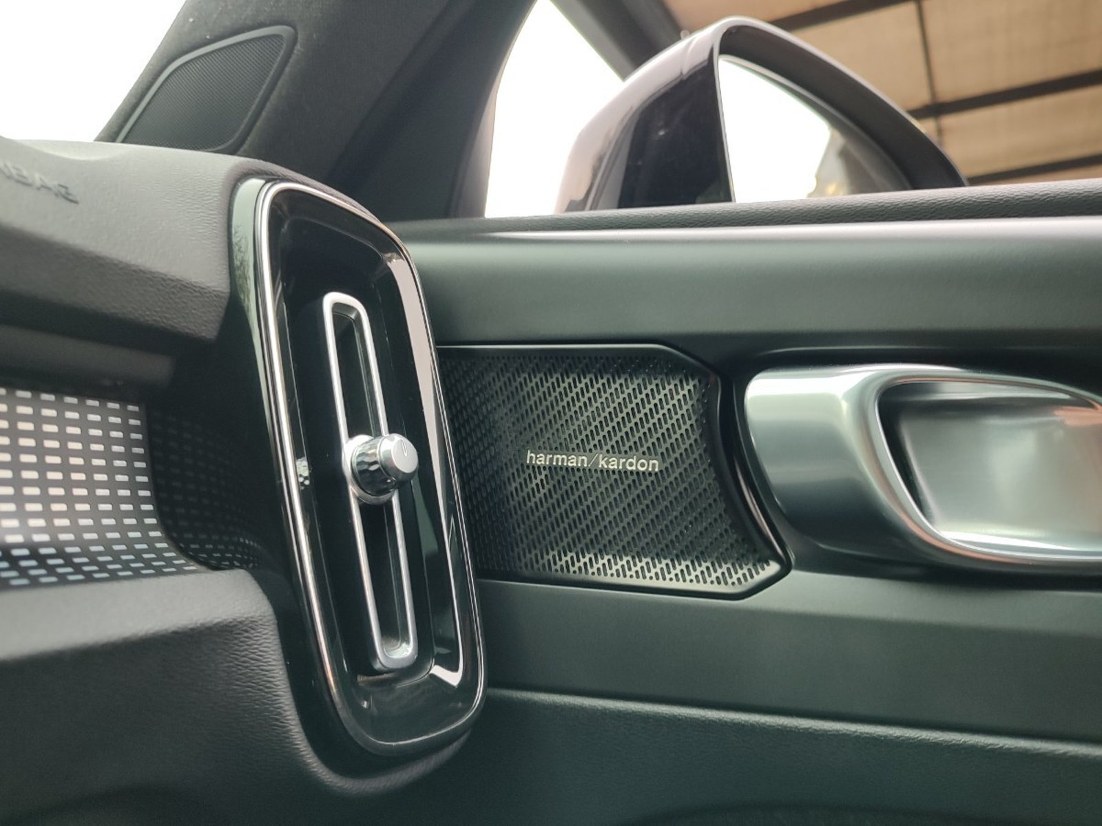 VOLVO XC40 T5 R-DESIGN PLUS 2.0 AWD 2019 - Imagen 17 de 18