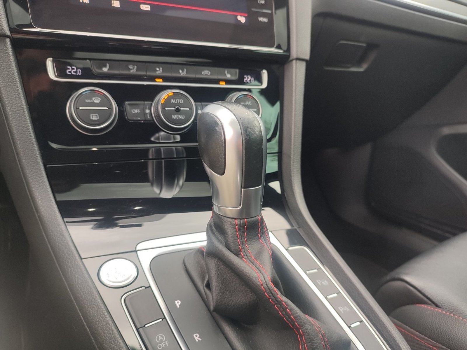 Volkswagen GOLF GTI 2.0 TSI DSG 2020 - Imagen 14 de 17