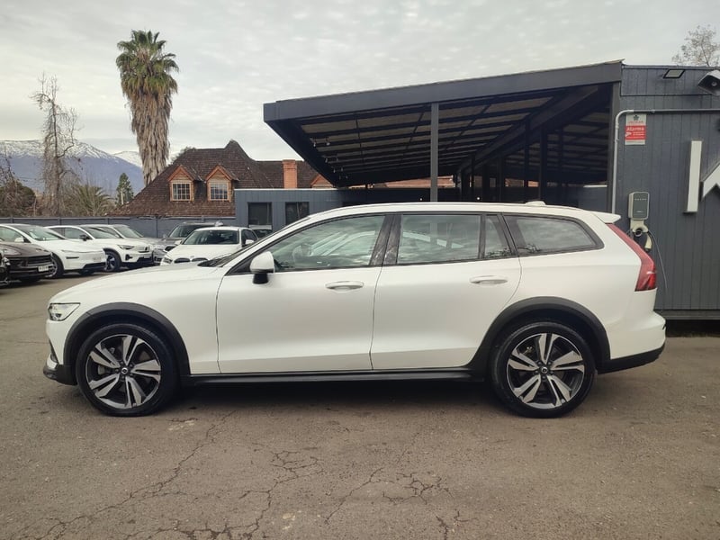 Volvo V60 CROSS COUNTRY II B5 4WD 2.0 2022 - Imagen 6 de 17