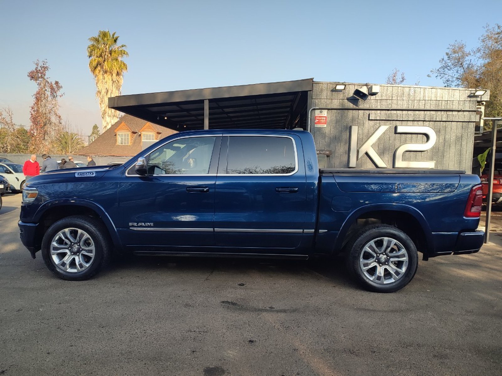 RAM 1500 LIMITED 5.7 CREW CAB 4X4 2024 - Foto 5 de 18