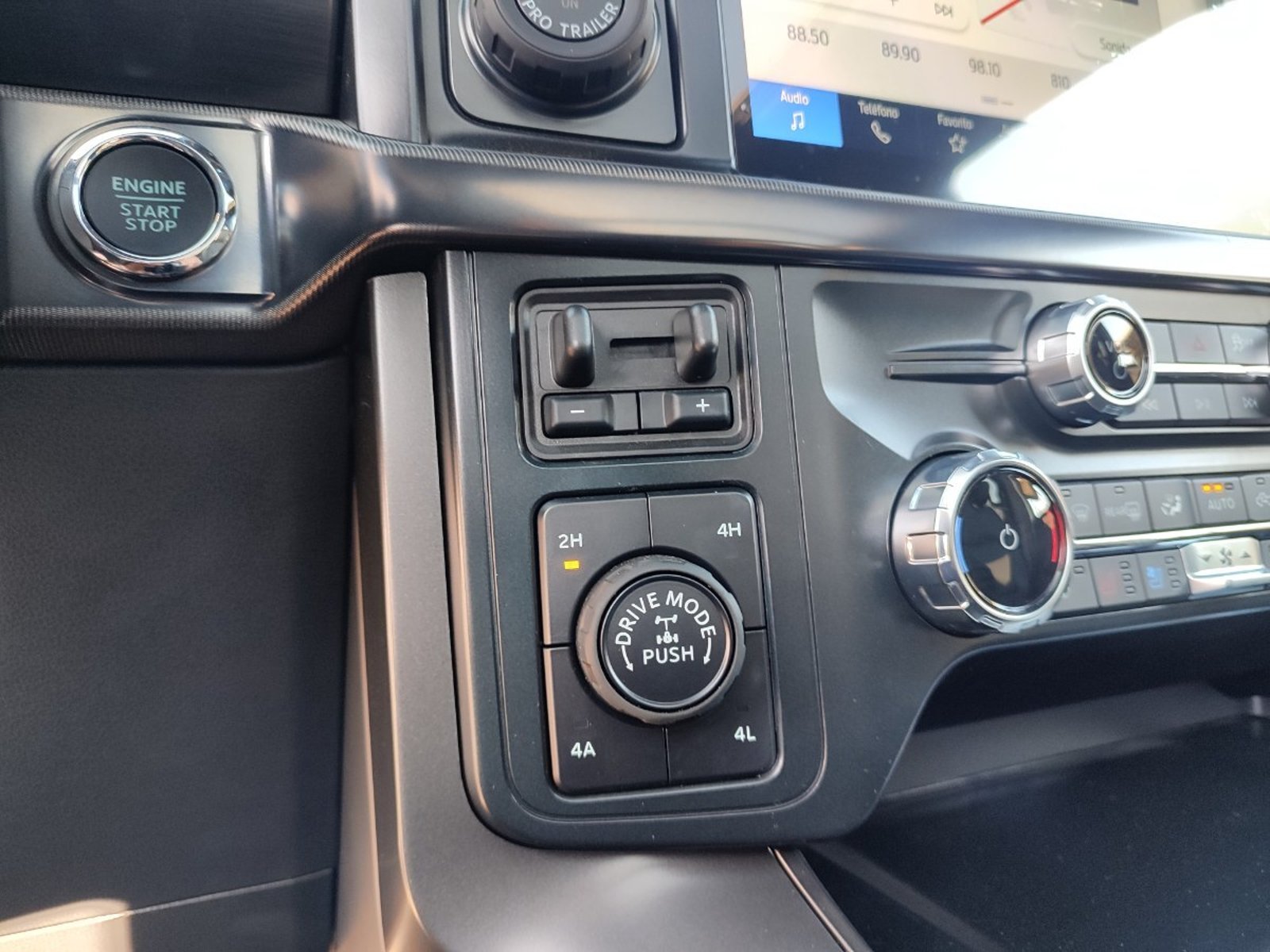 FORD F-150 LARIAT BLACK 5.0 V8 4X4 2026 - Imagen 17 de 19