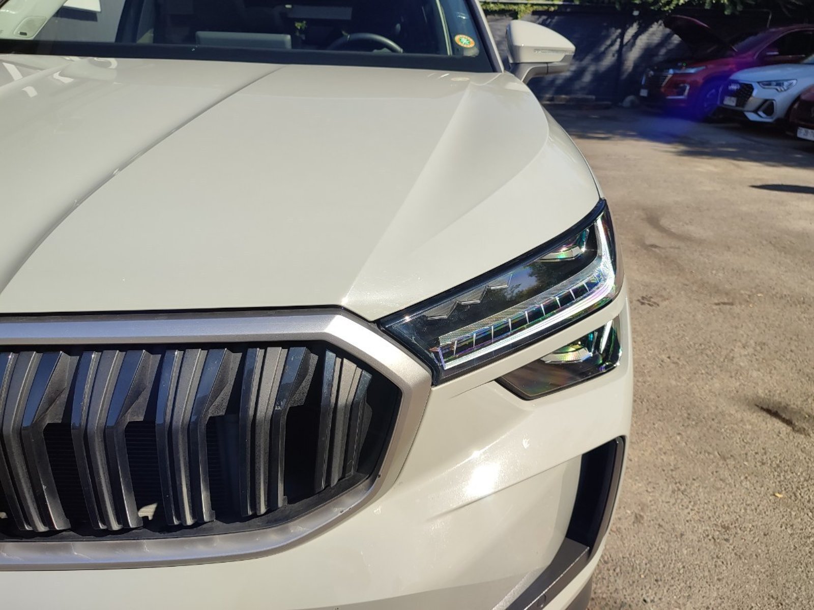 Skoda KODIAQ DESIGN 2.0 TSI 4X4 2025 - Foto 3 de 17