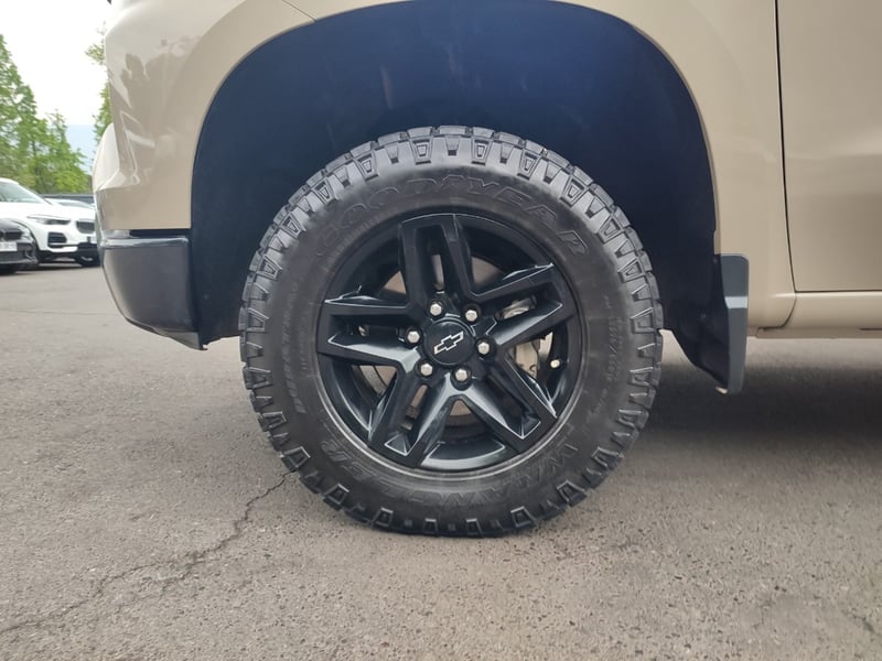 Chevrolet SILVERADO LT TRAILBOSS 5.3 4X4 2023 - Imagen 3 de 17