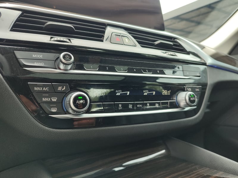 BMW 520D HERITAGE 2.0 AT 2022 - Imagen 13 de 15