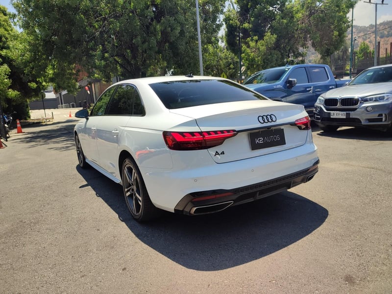 Audi A4 35 TFSI 2.0 DARK EDITION 2024 - Imagen 6 de 16