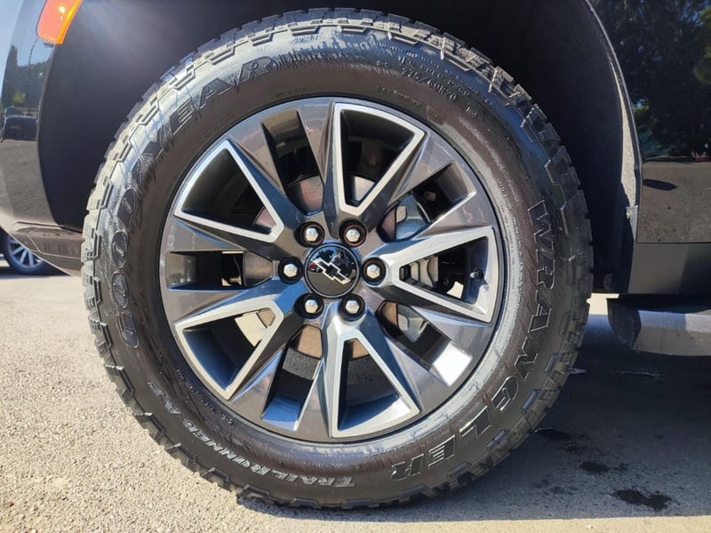 Chevrolet SUBURBAN Z71 5.3 4WD 2023 - Imagen 4 de 17