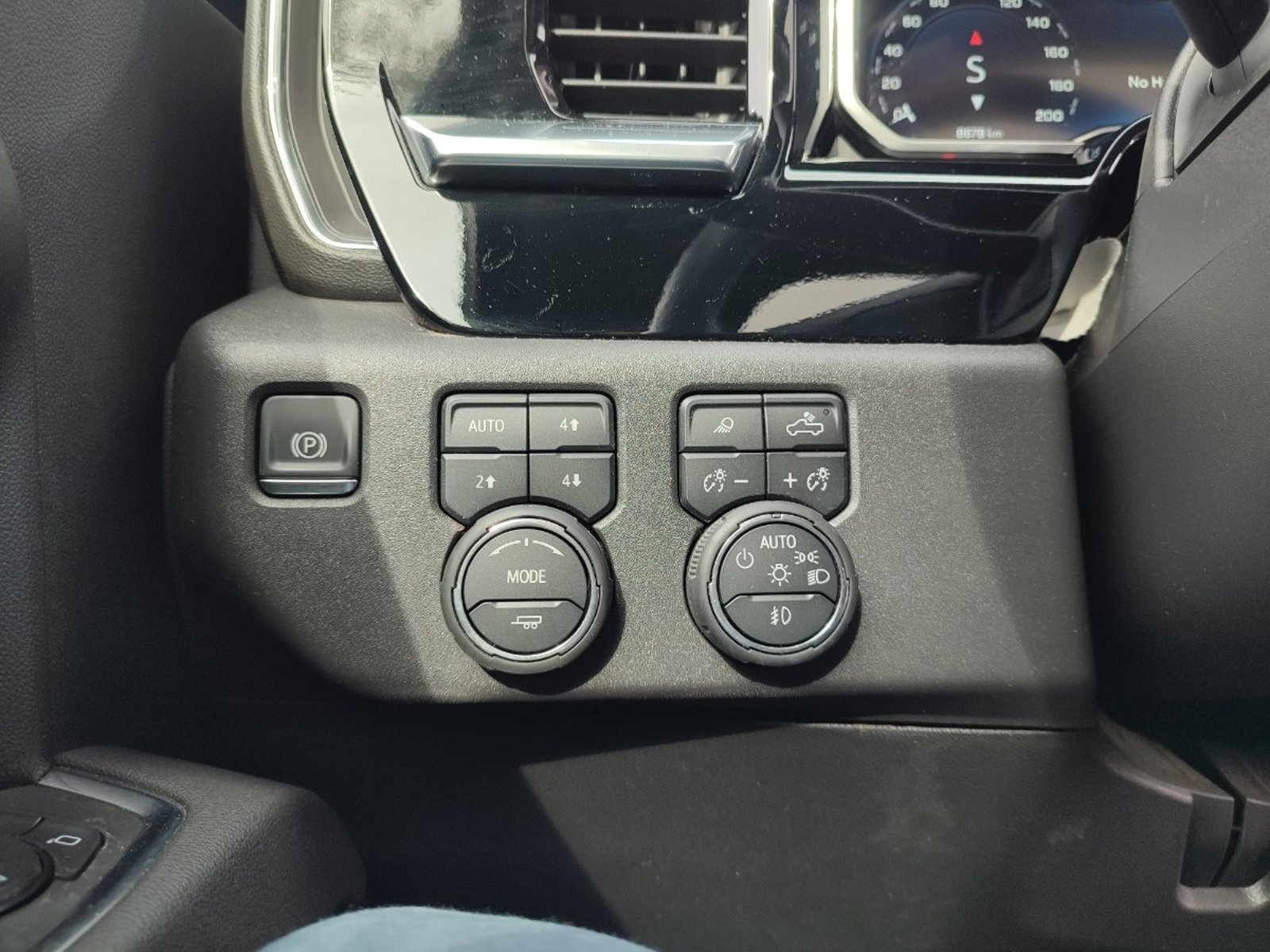Chevrolet SILVERADO TRAIL BOSS Z71 5.3 4X4 2026 - Imagen 17 de 18