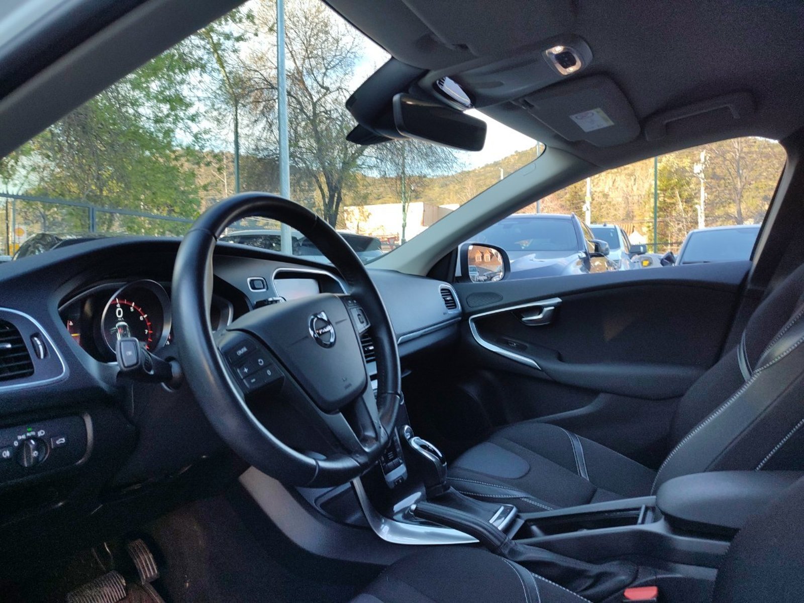 Volvo V40 T4 MOMENTUM PLUS 2.0 FWD 2020 - Imagen 10 de 17